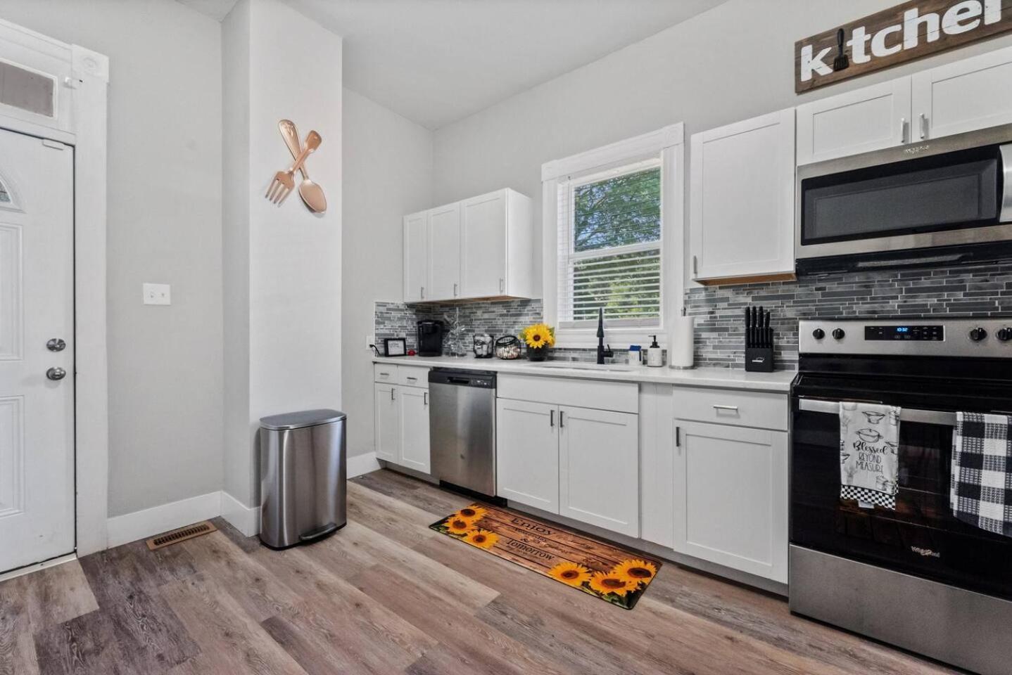 West High 3BR Private Backyard Petersburg Gem