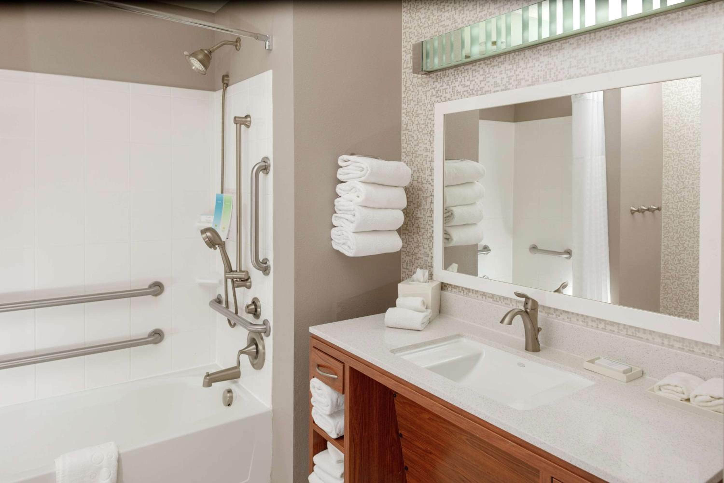 Fayetteville Vacations - Home2 Suites by Hilton Fayetteville Fort Liberty - Property Image 9