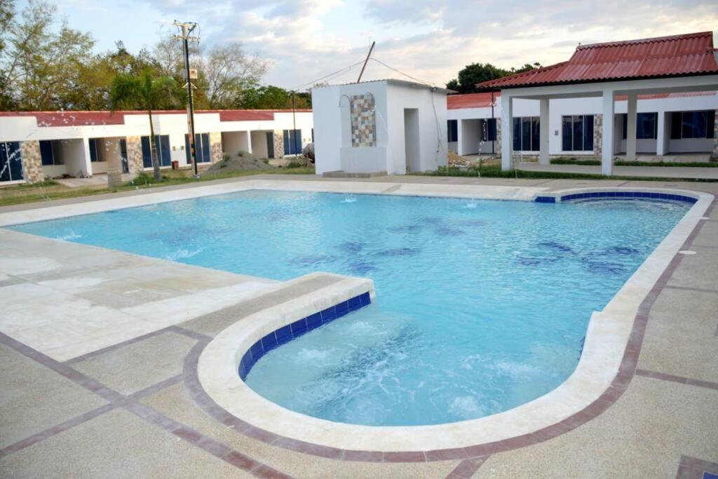 Agradable casa en condominio campestre con piscina