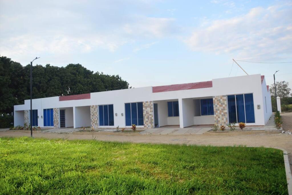 Agradable casa en condominio campestre con piscina