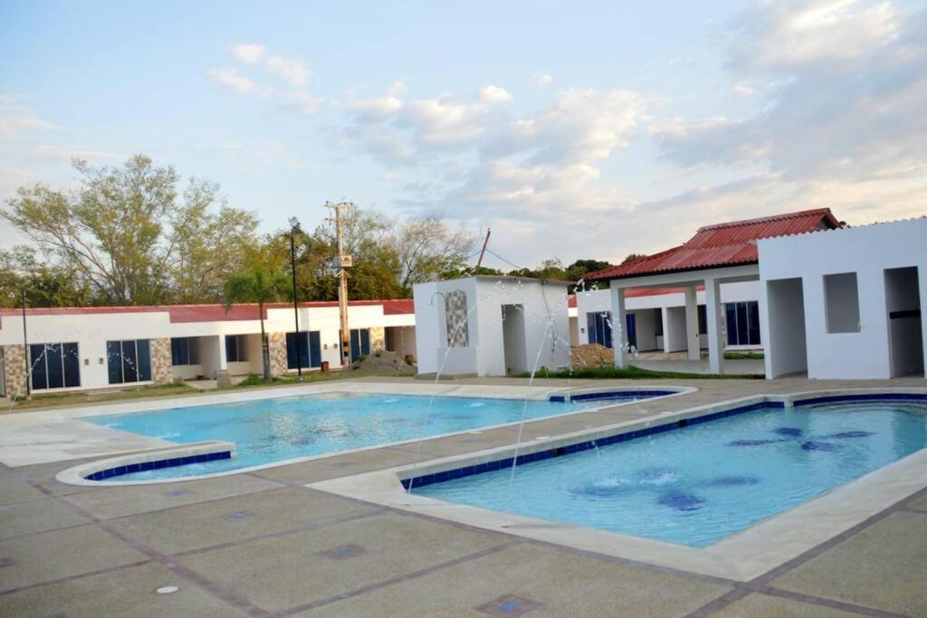 Agradable casa en condominio campestre con piscina