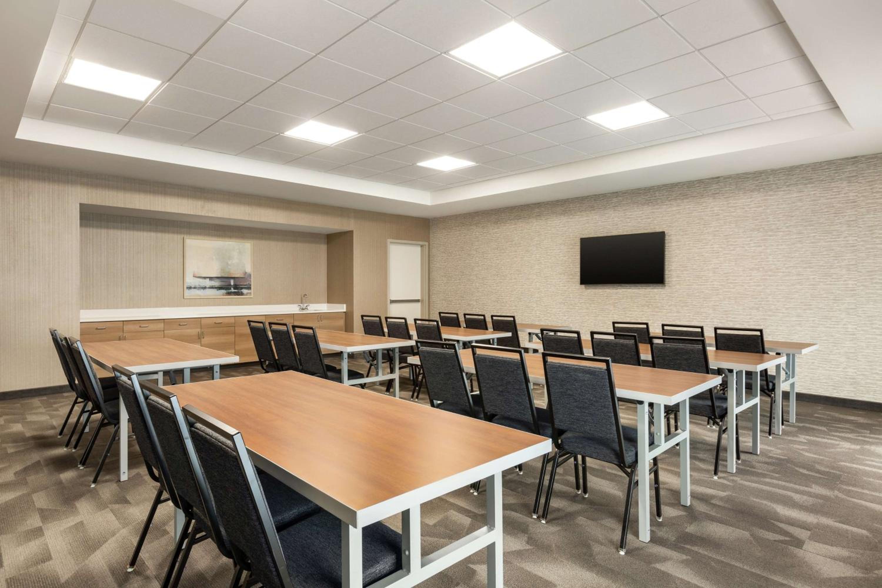 Statesboro Vacations - Home2 Suites By Hilton Statesboro - Property Image 3