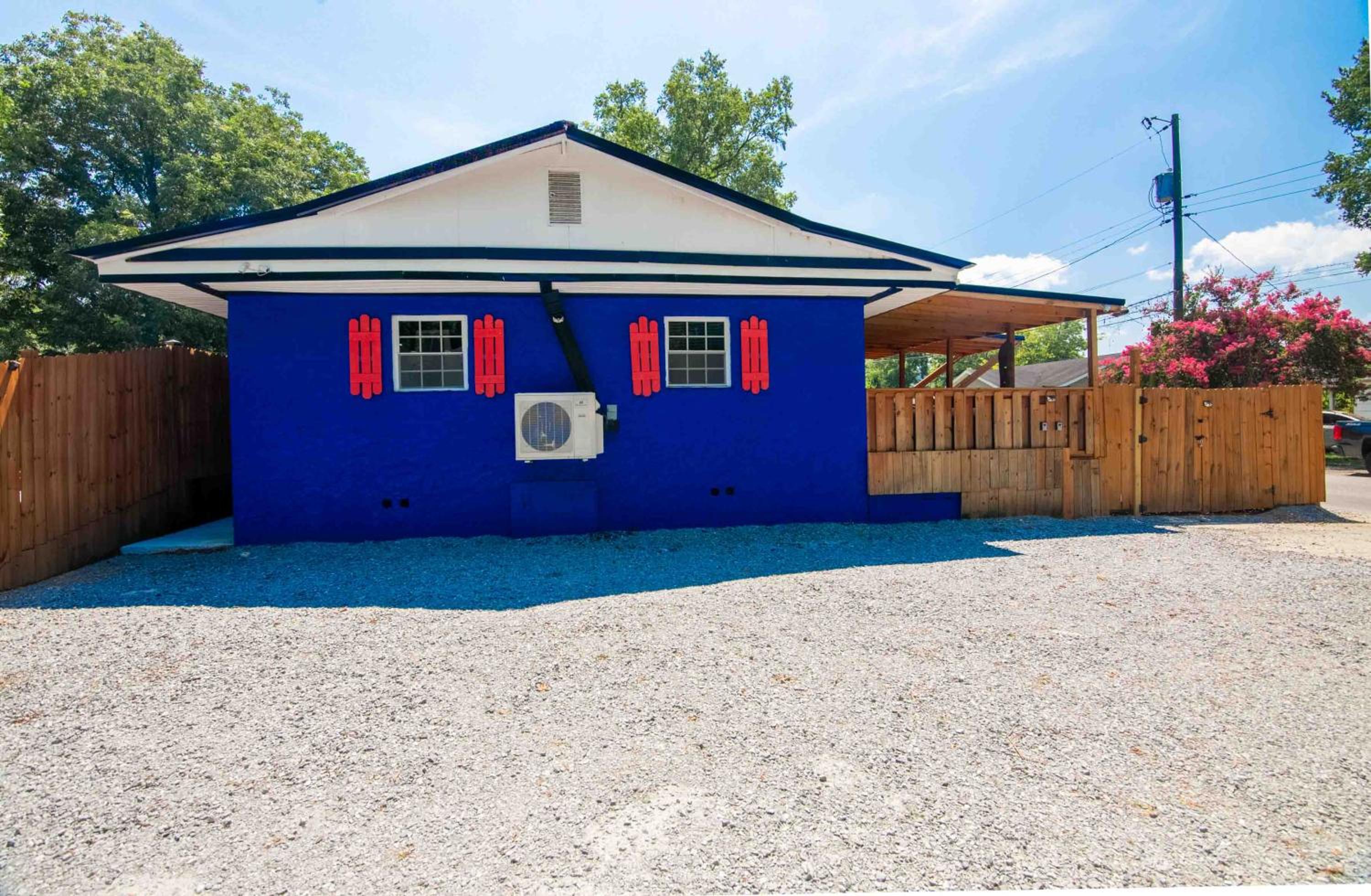 2 bedroom, each with private bathroom minimum 31 days plus booking