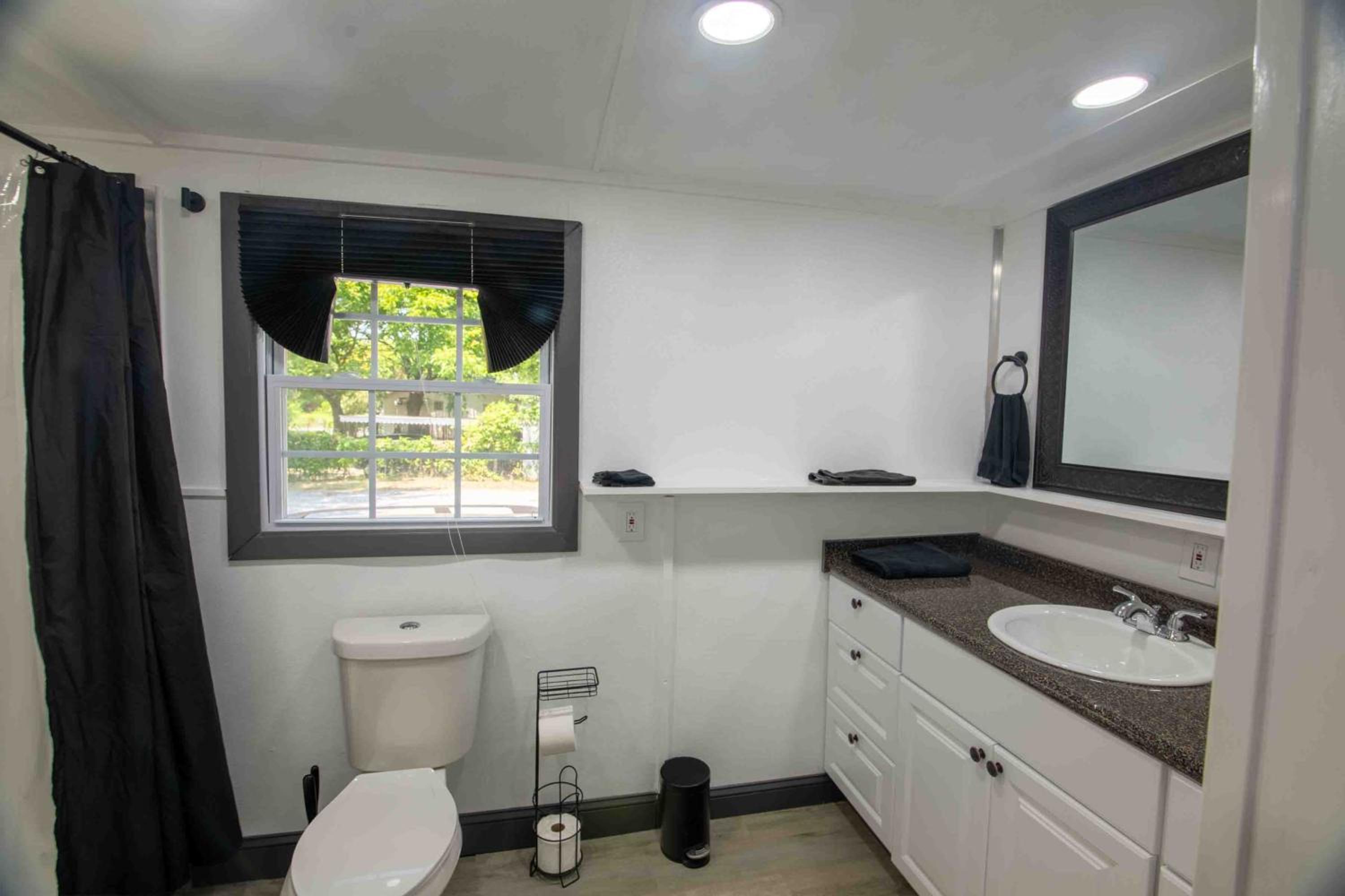 2 bedroom, each with private bathroom minimum 31 days plus booking