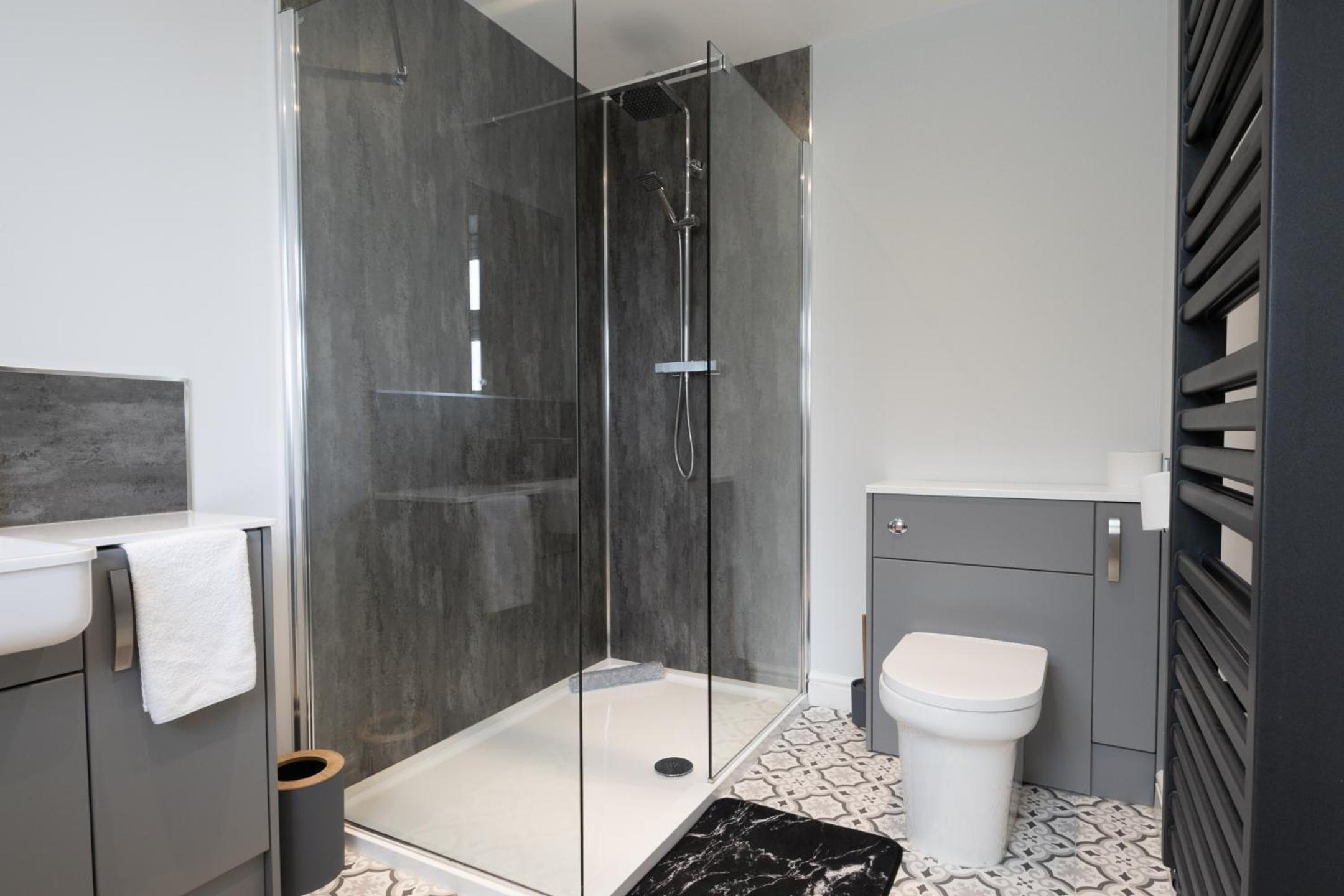 Field View- Amazing 5 bed, Great for contractors and families