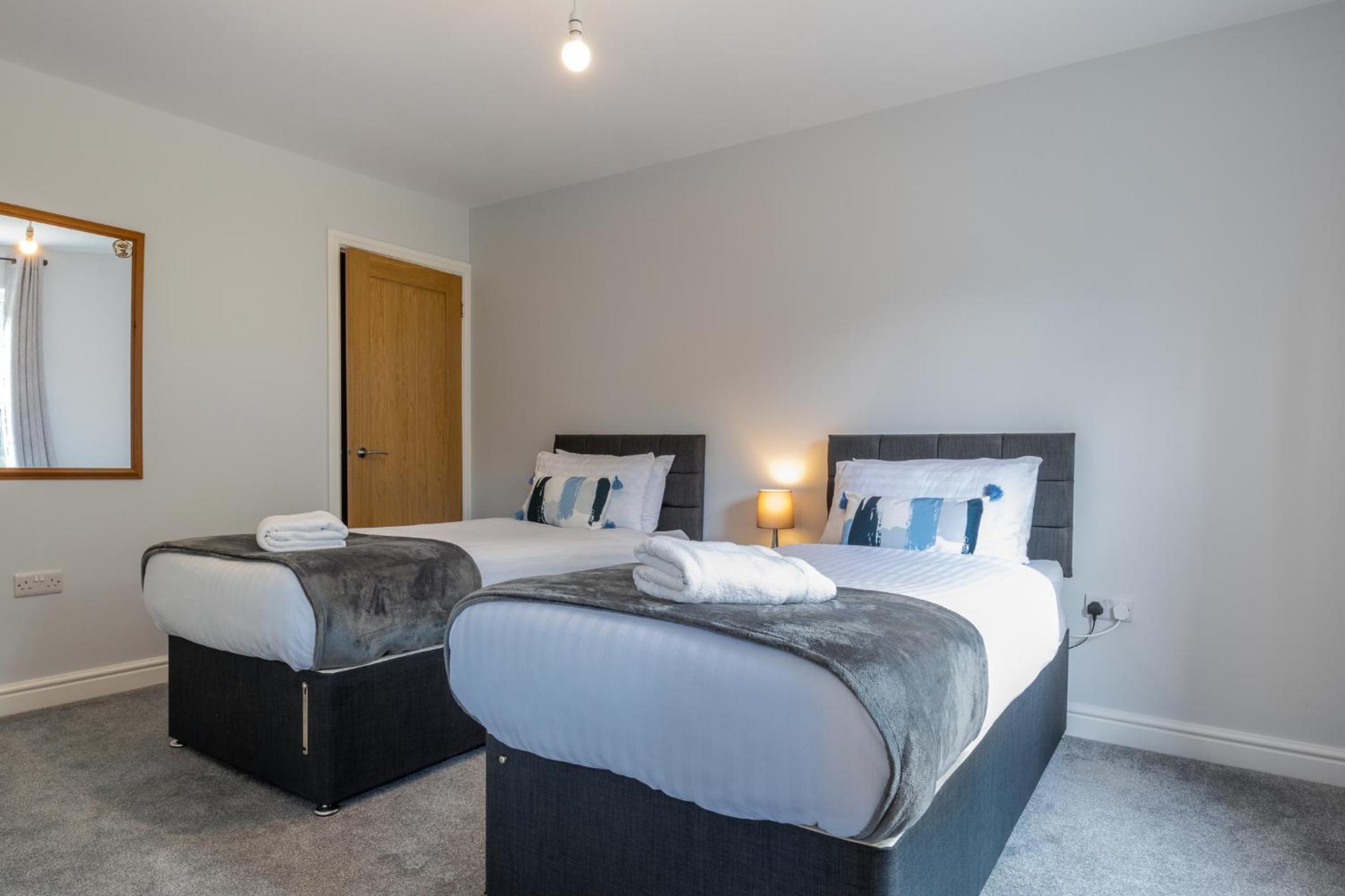 Field View- Amazing 5 bed, Great for contractors and families