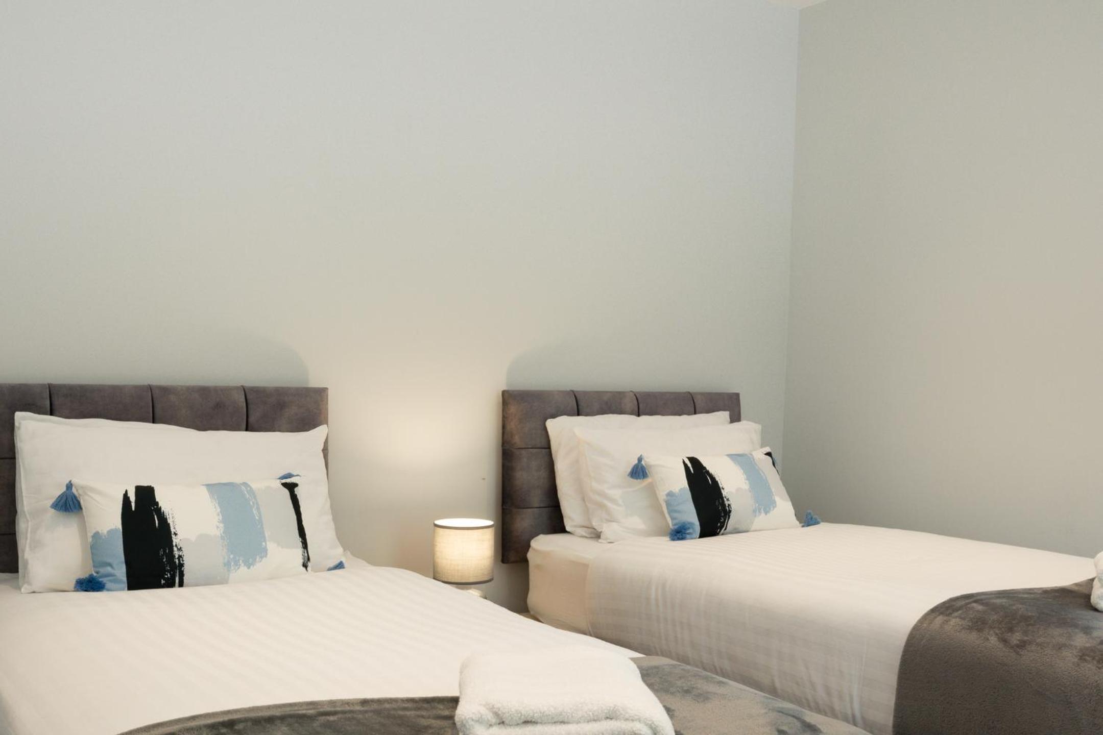 Field View- Amazing 5 bed, Great for contractors and families
