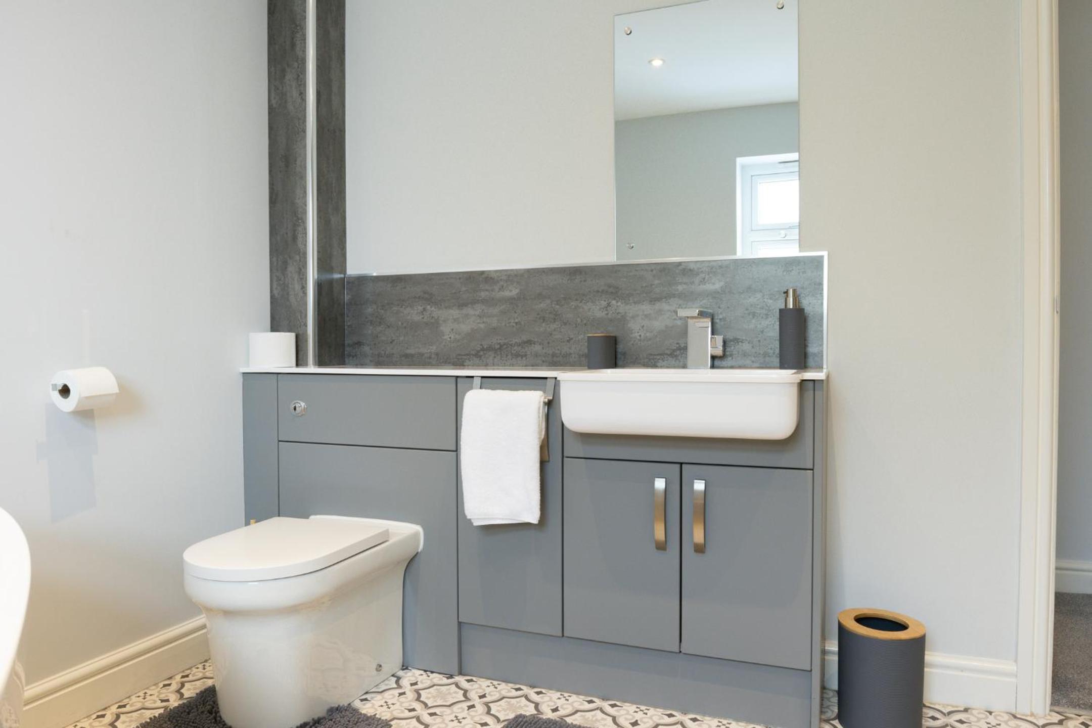 Field View- Amazing 5 bed, Great for contractors and families