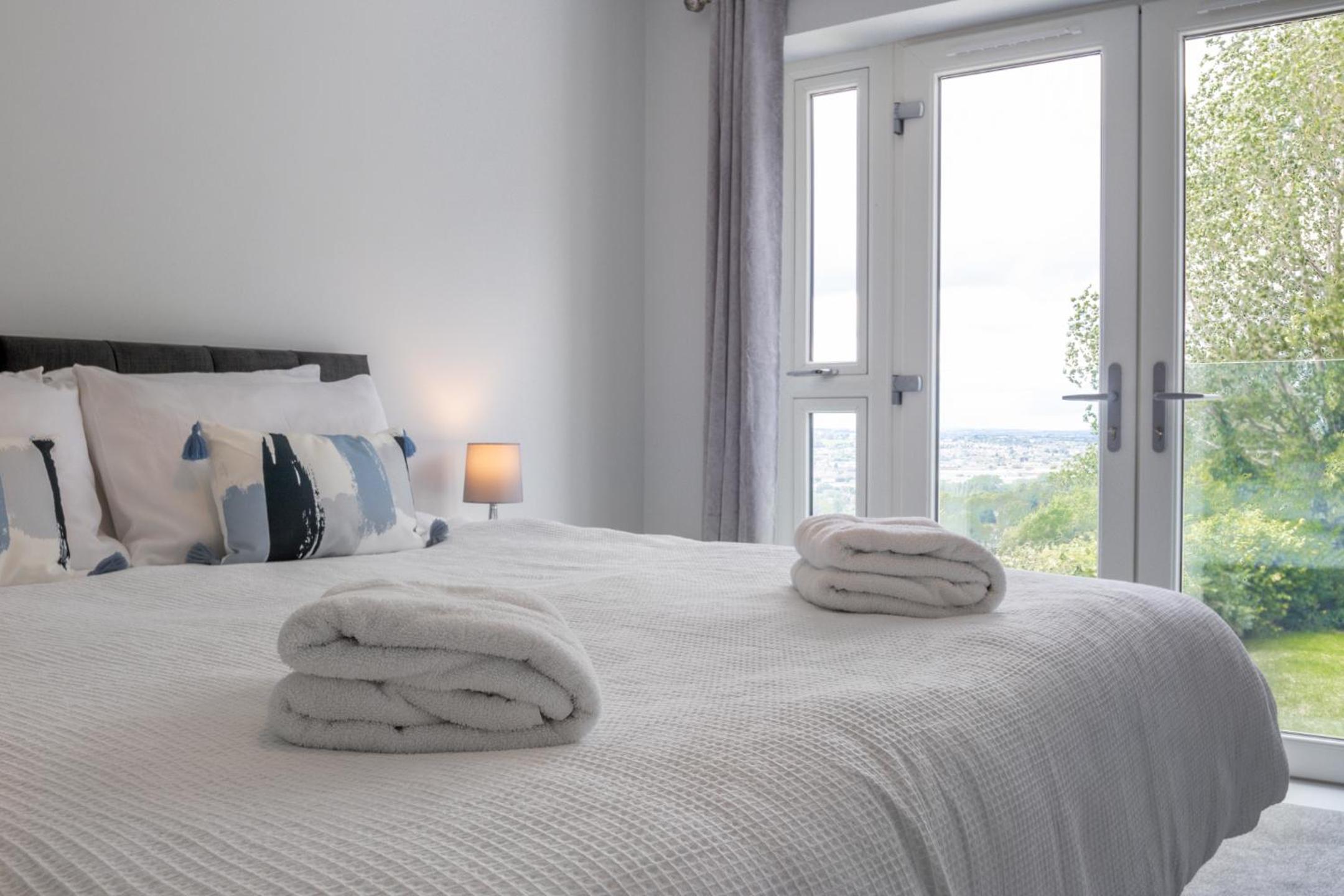 Field View- Amazing 5 bed, Great for contractors and families