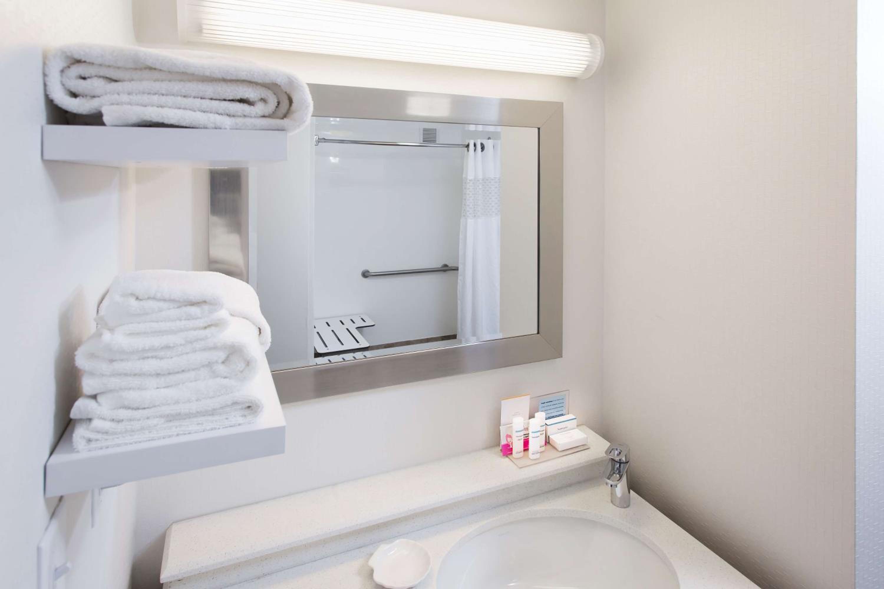 Troy Vacations - Hampton Inn Troy - Property Image 2