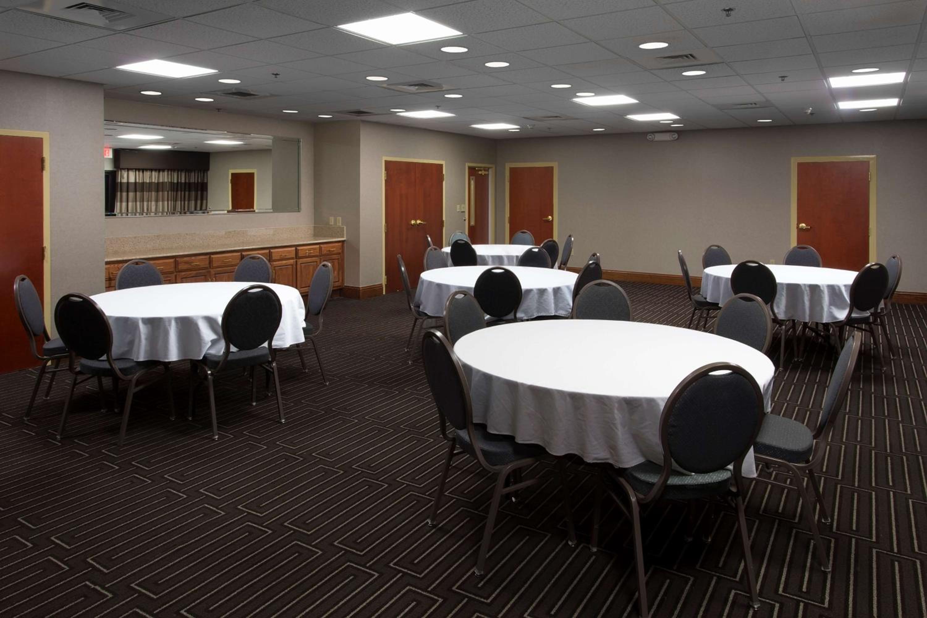 Troy Vacations - Hampton Inn Troy - Property Image 11
