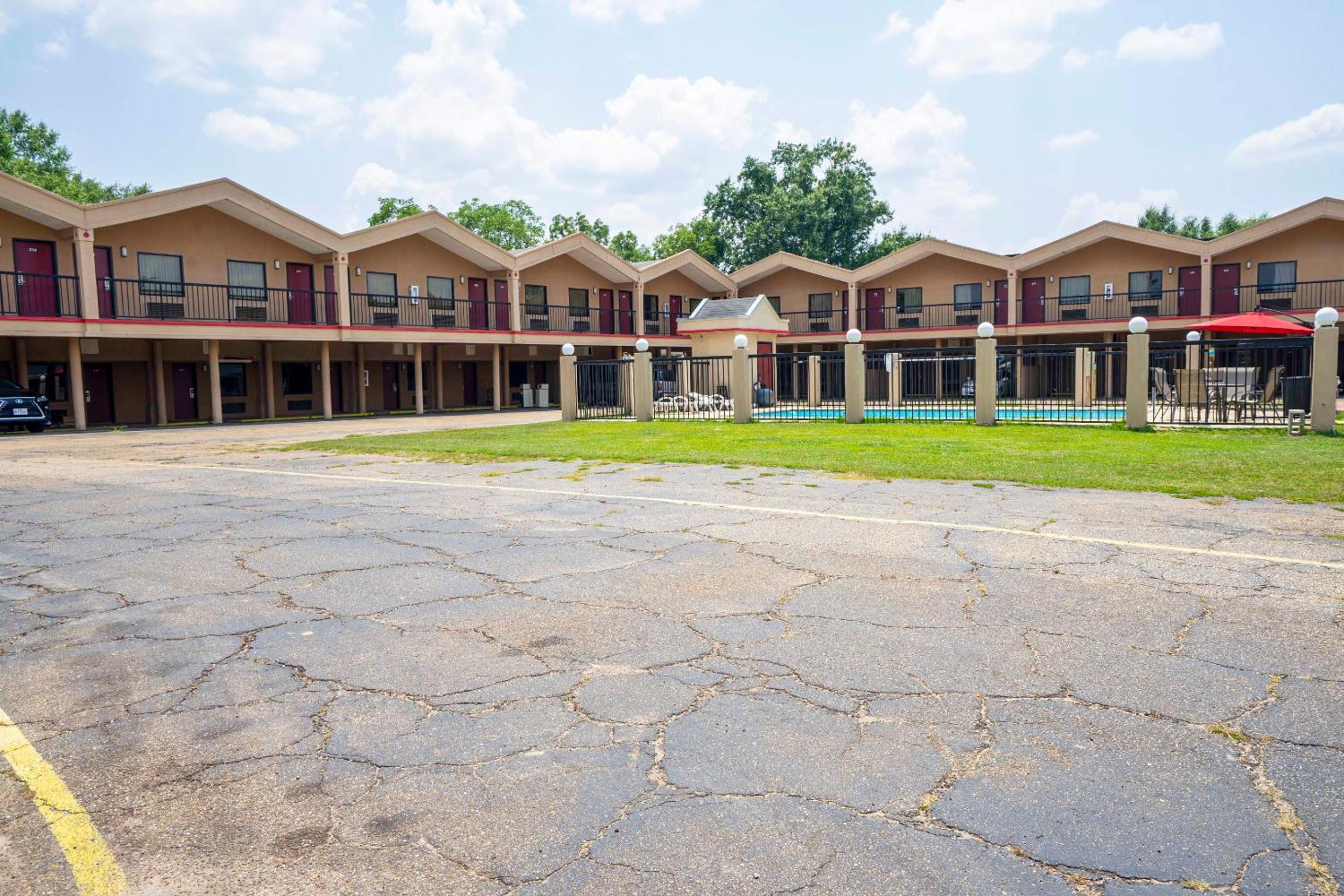 Summit County Vacations - OYO Hotel Opp AL, Floral Hwy - Property Image 1