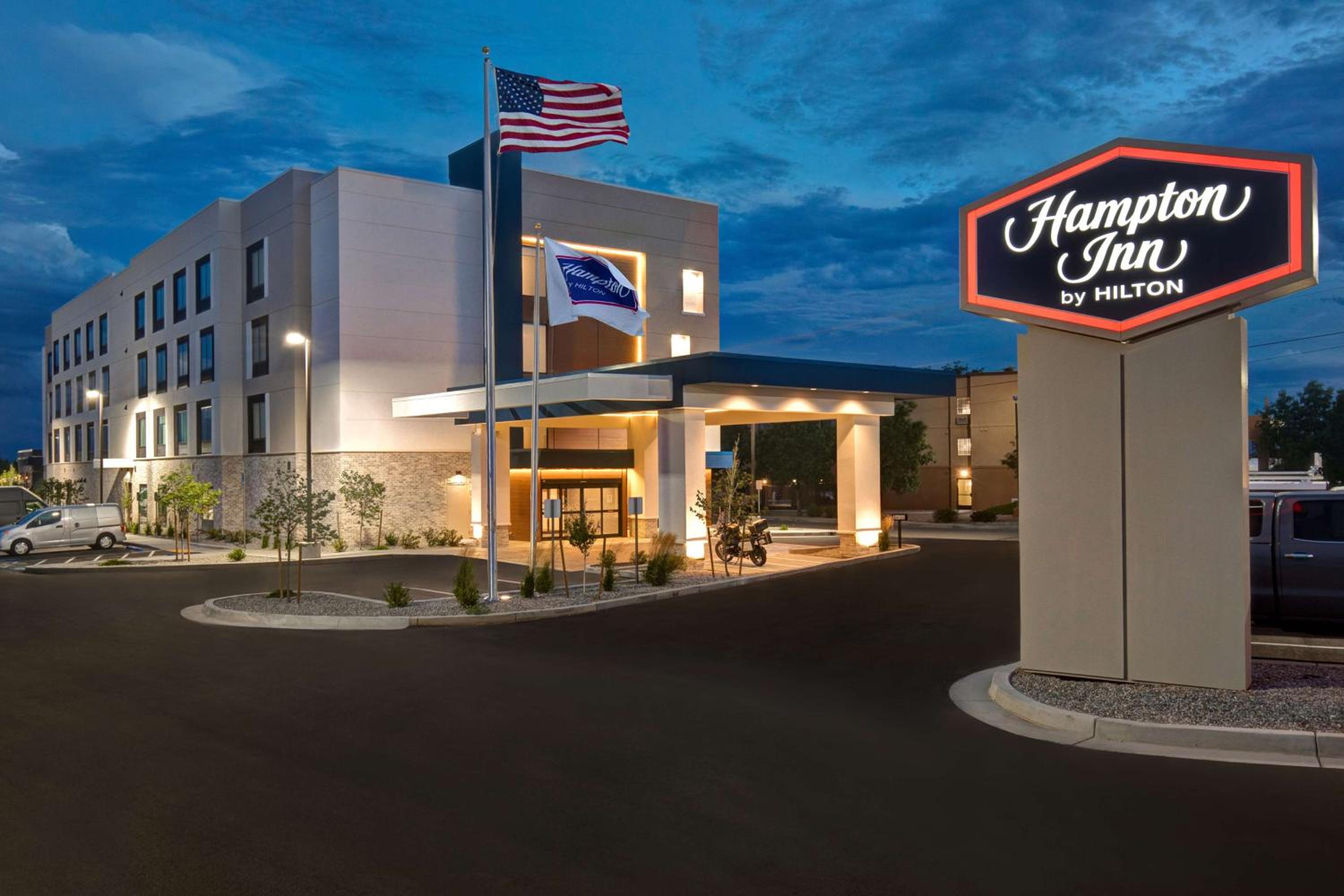 Santa Fe Vacations - Hampton Inn Santa Fe South, NM - Property Image 1