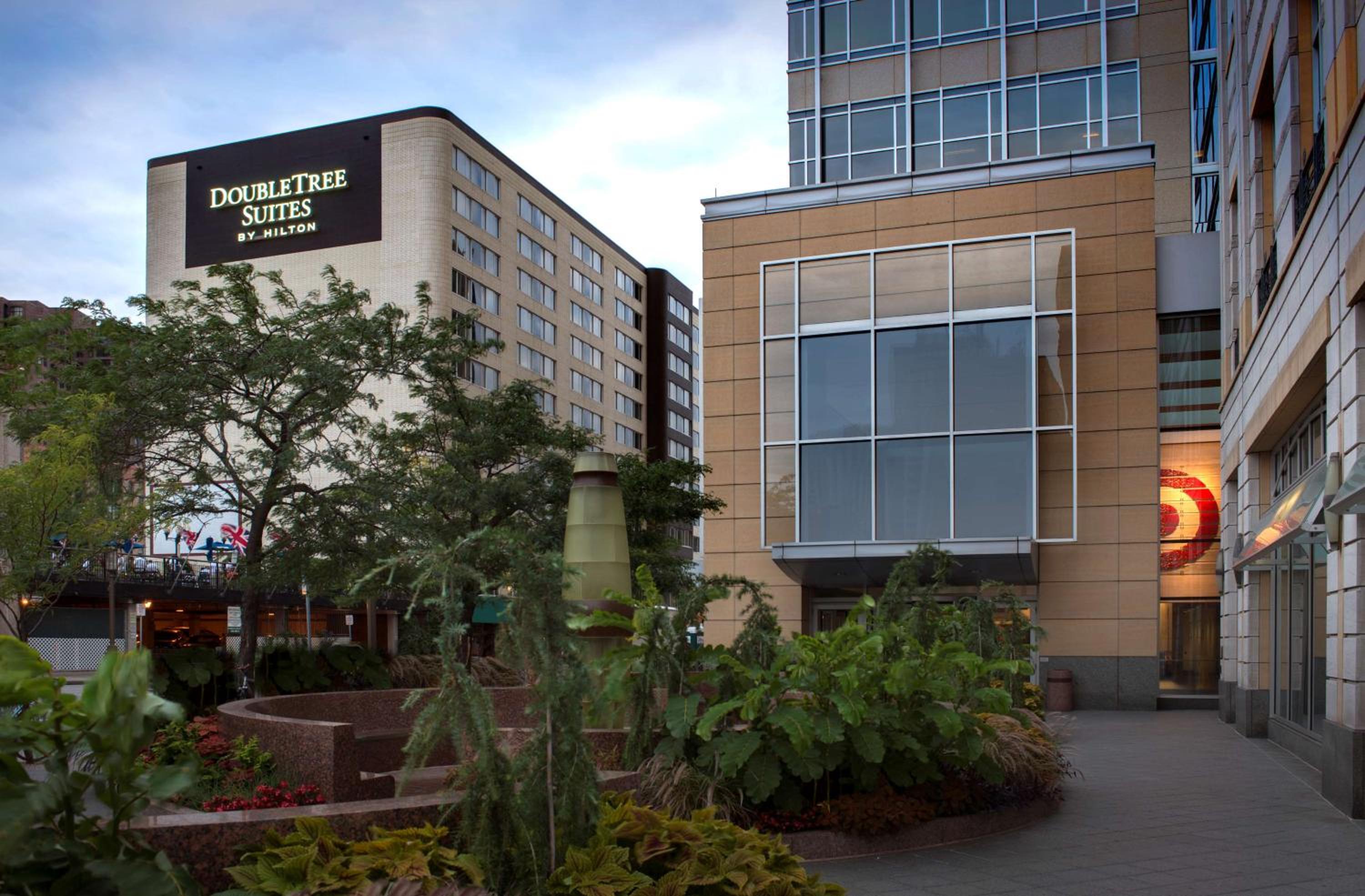 DoubleTree Suites by Hilton Minneapolis Downtown 3