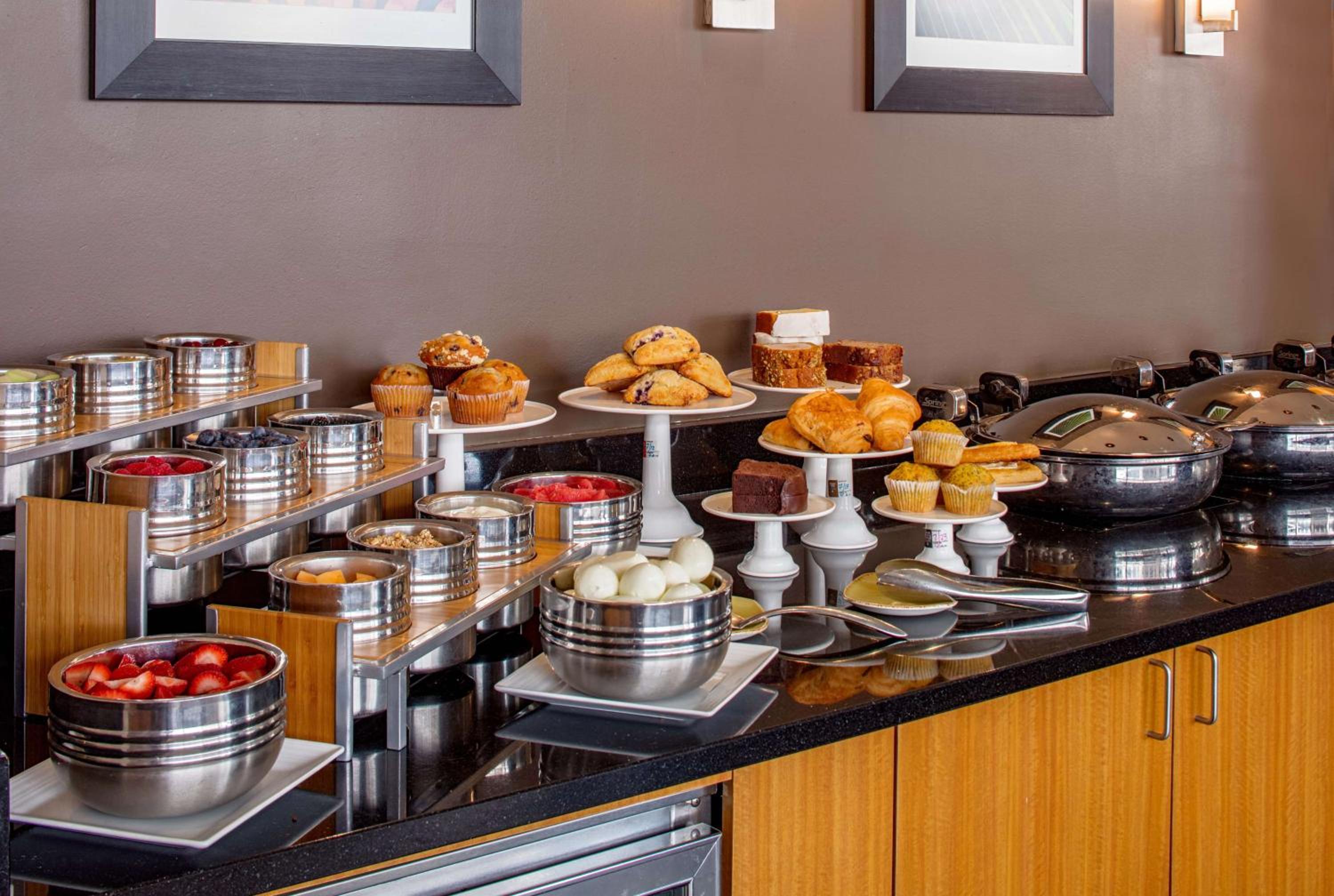 DoubleTree Suites by Hilton Minneapolis Downtown 3