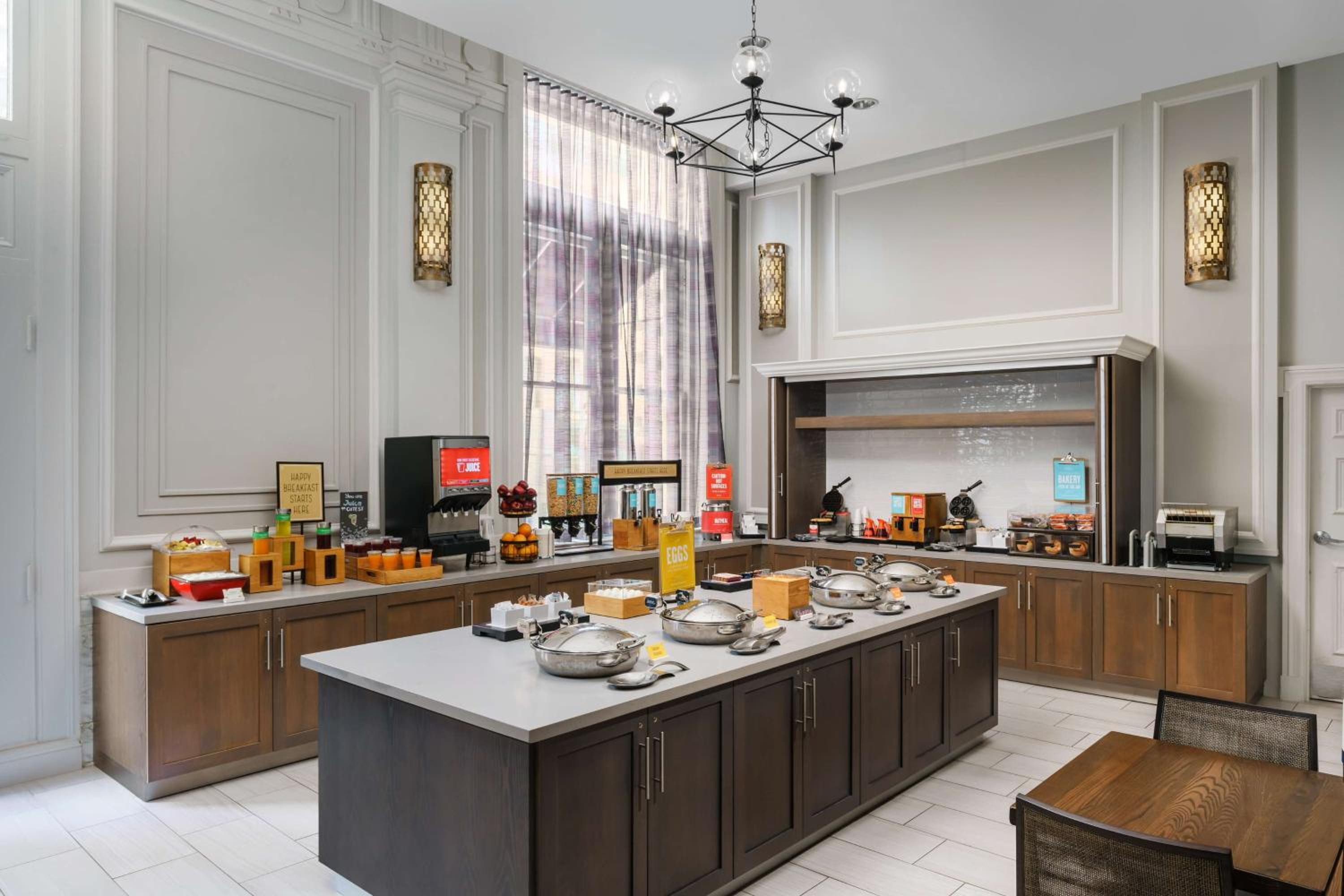 Hampton Inn Suites Baltimore Inner Harbor - Property Image 26