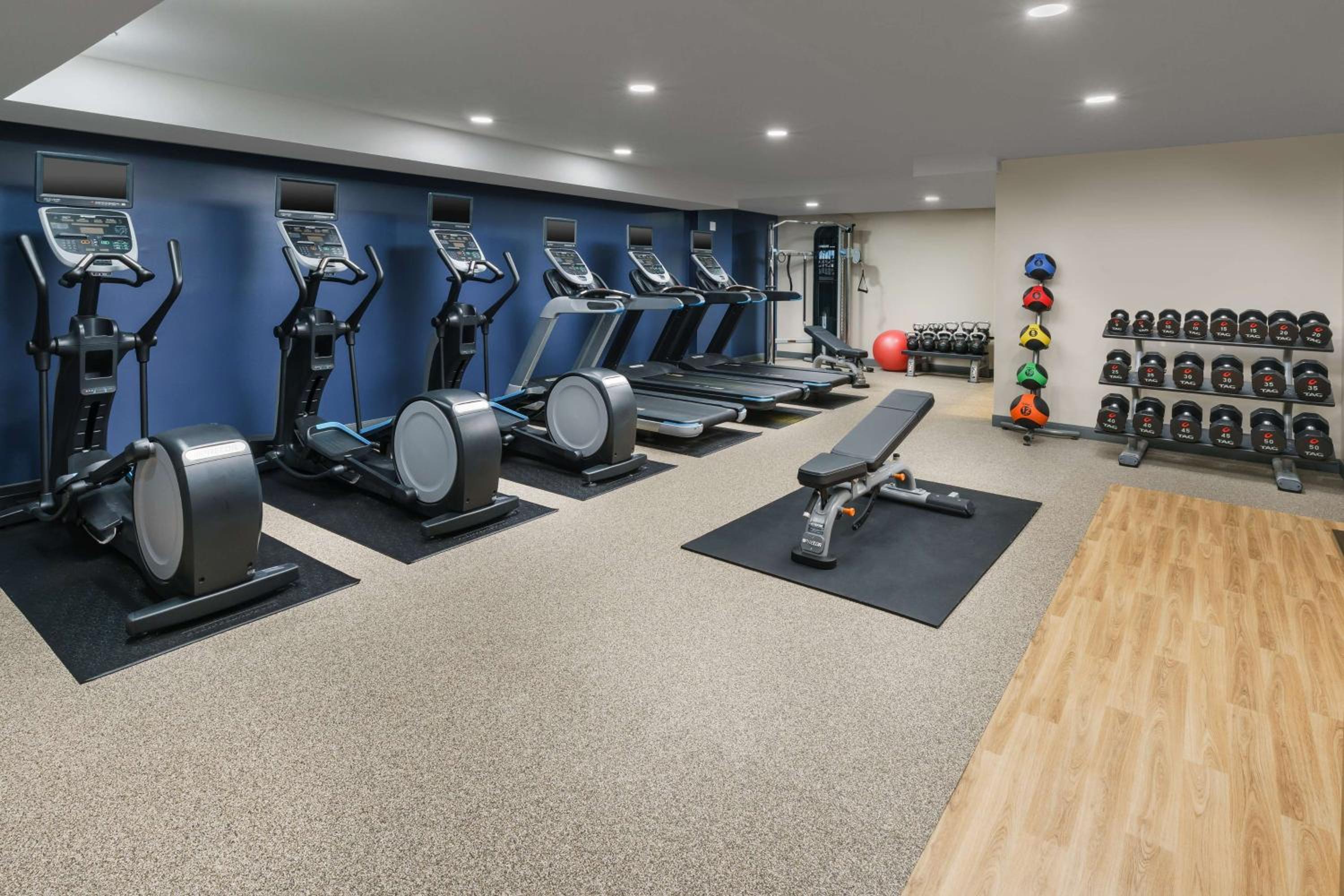 Hampton Inn Suites Baltimore Inner Harbor - Property Image 30