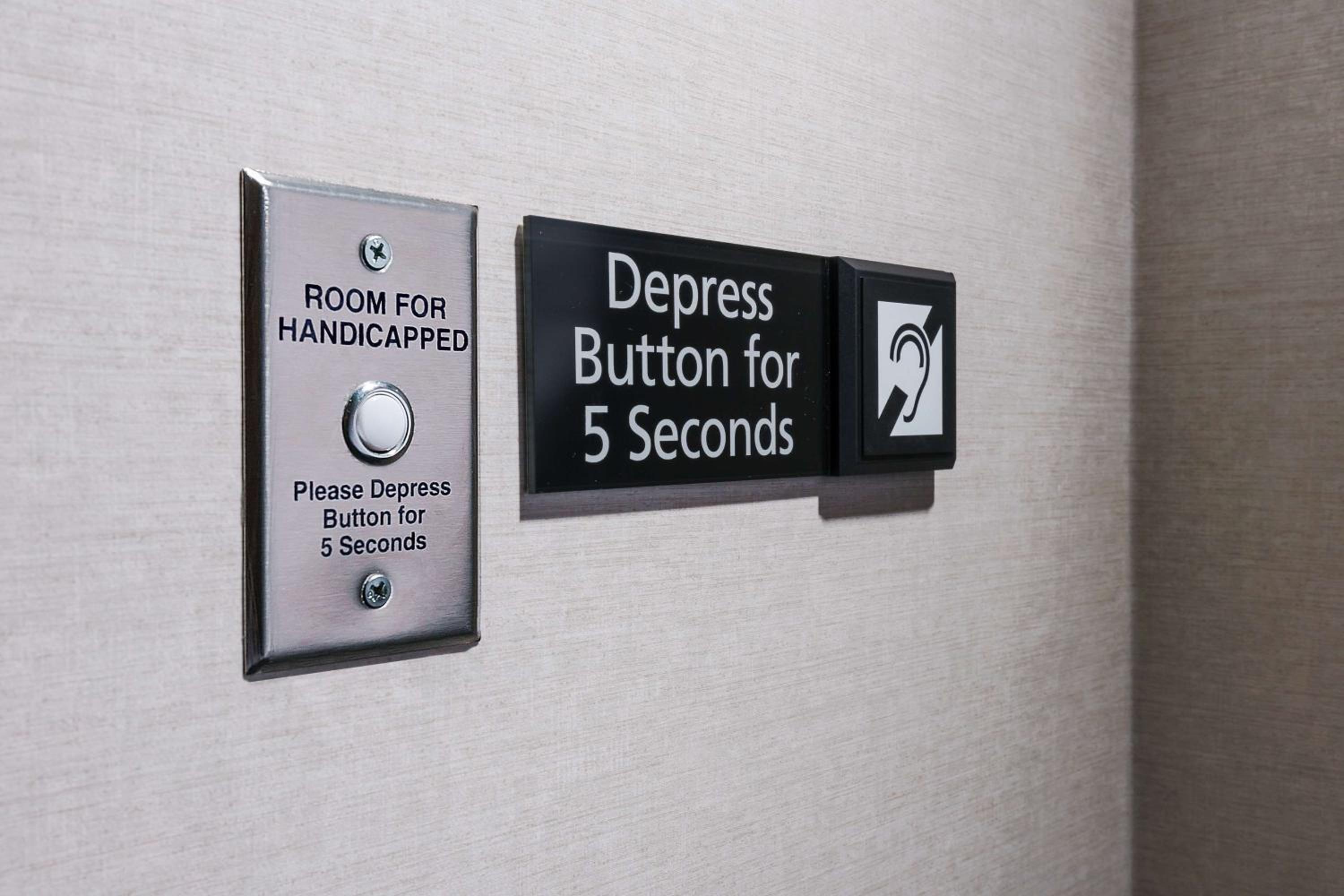 Hampton Inn Suites Baltimore Inner Harbor - Property Image 37