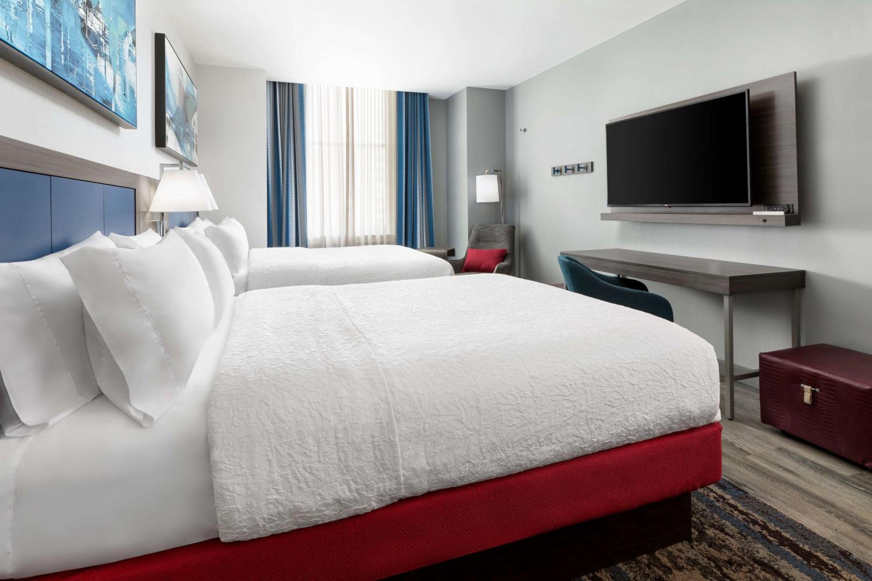 Hampton Inn  Suites Baltimore Inner Harbor - Property Image 2