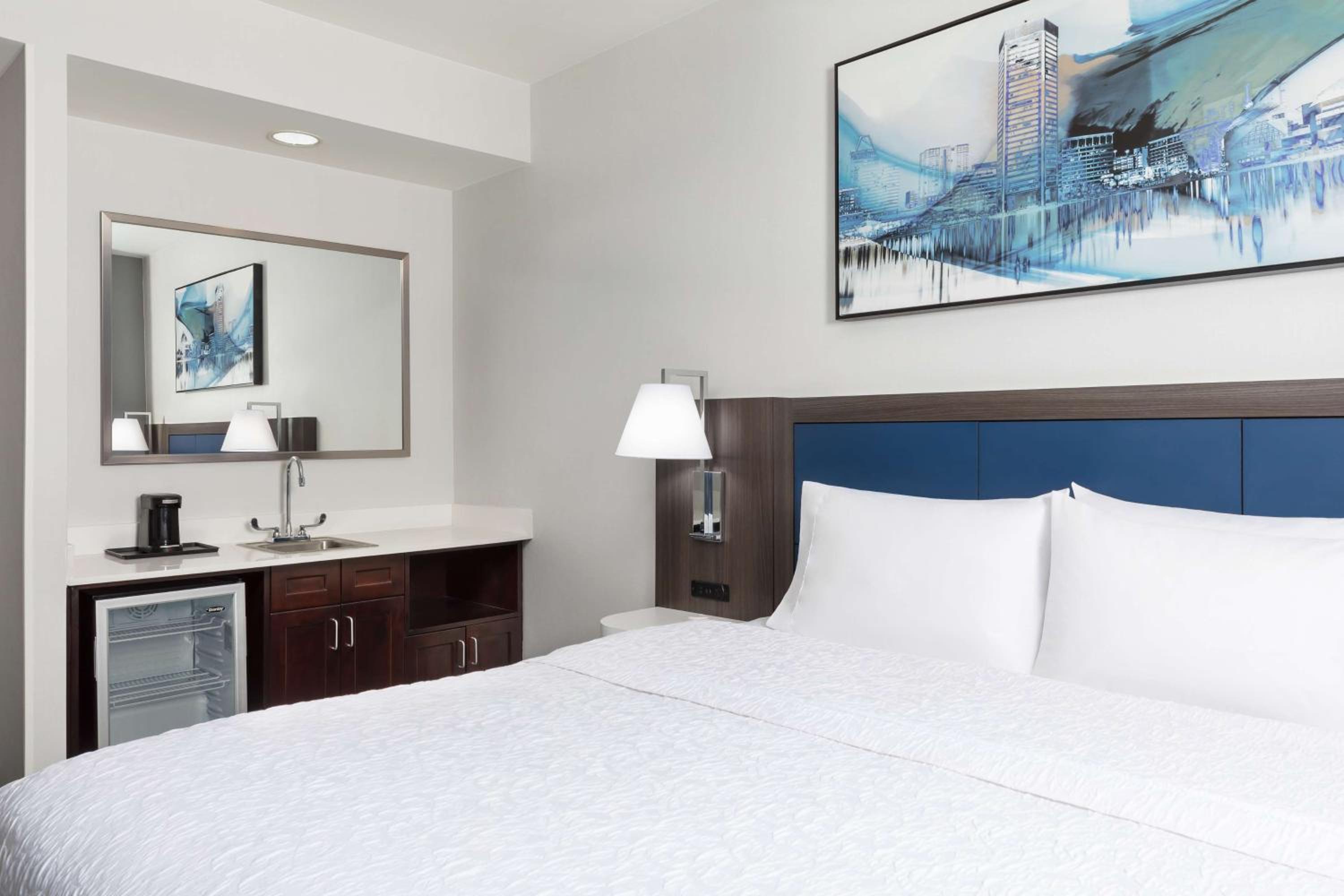 Hampton Inn  Suites Baltimore Inner Harbor - Property Image 9