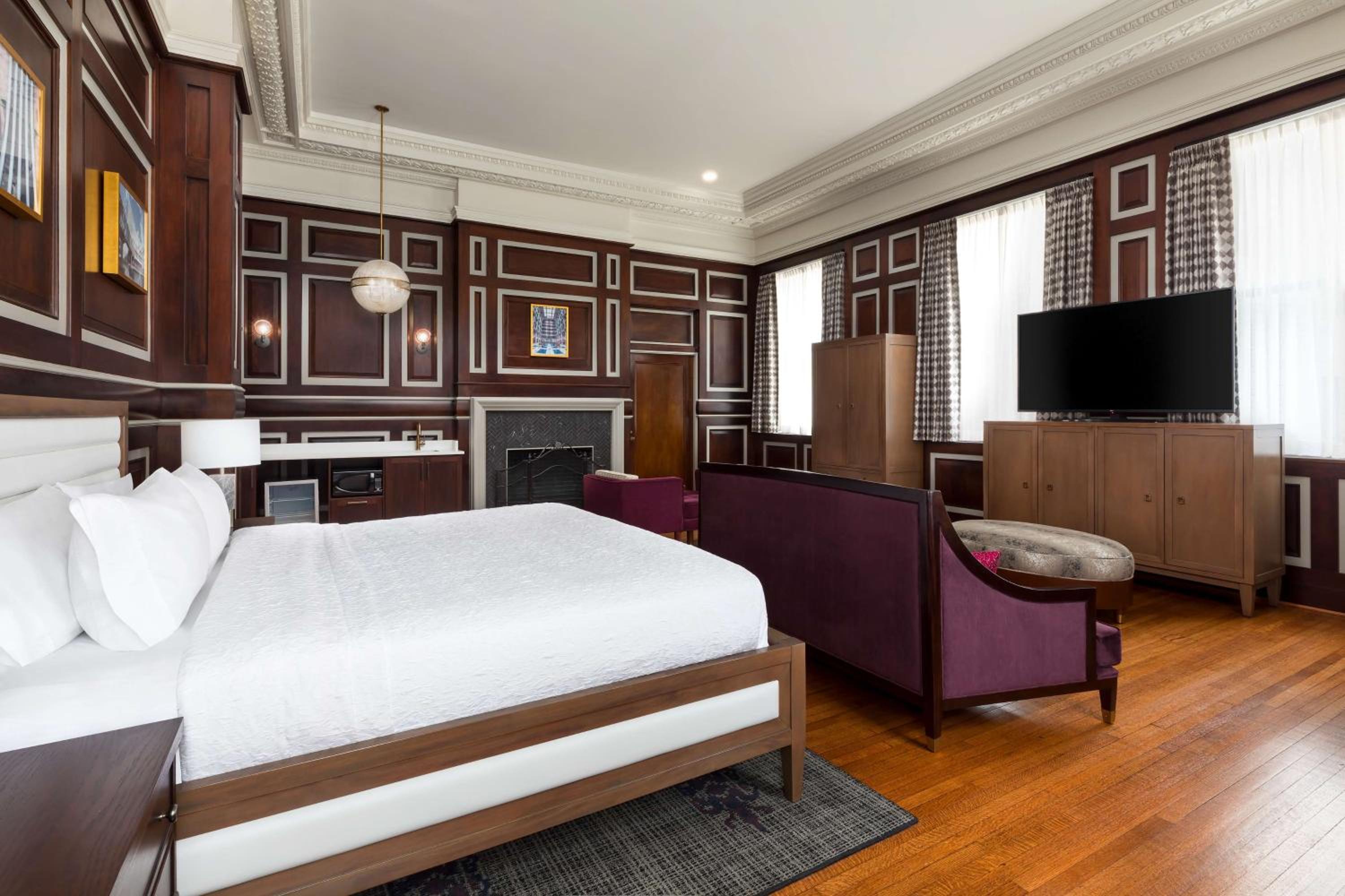 Hampton Inn  Suites Baltimore Inner Harbor - Property Image 1