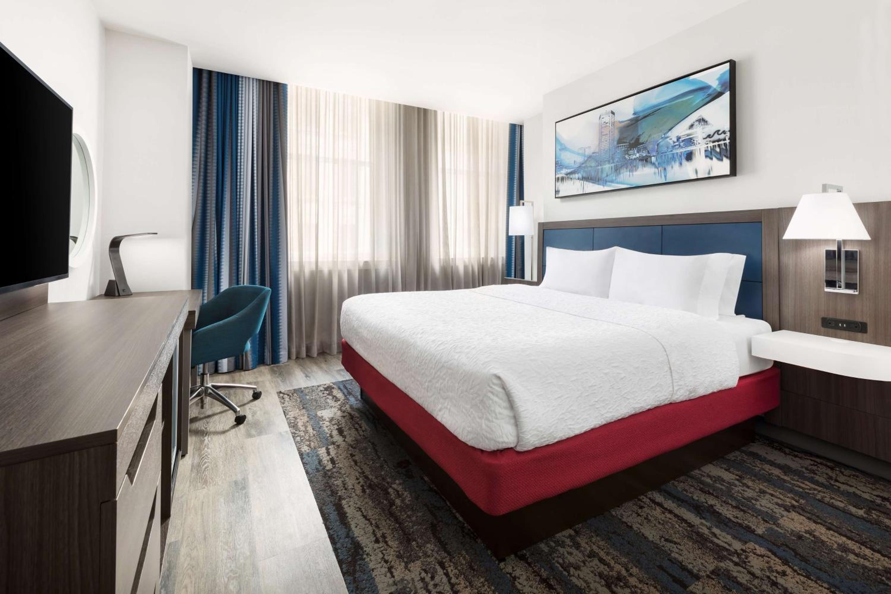 Hampton Inn  Suites Baltimore Inner Harbor - Property Image 12
