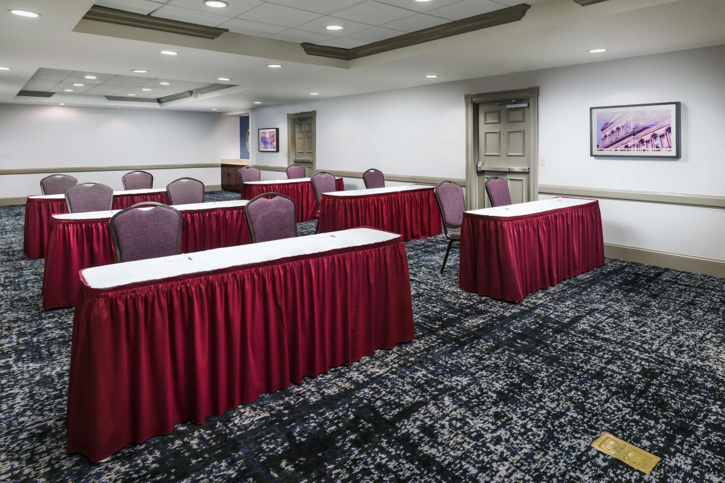 Hampton Inn Suites Baltimore Inner Harbor - Property Image 13