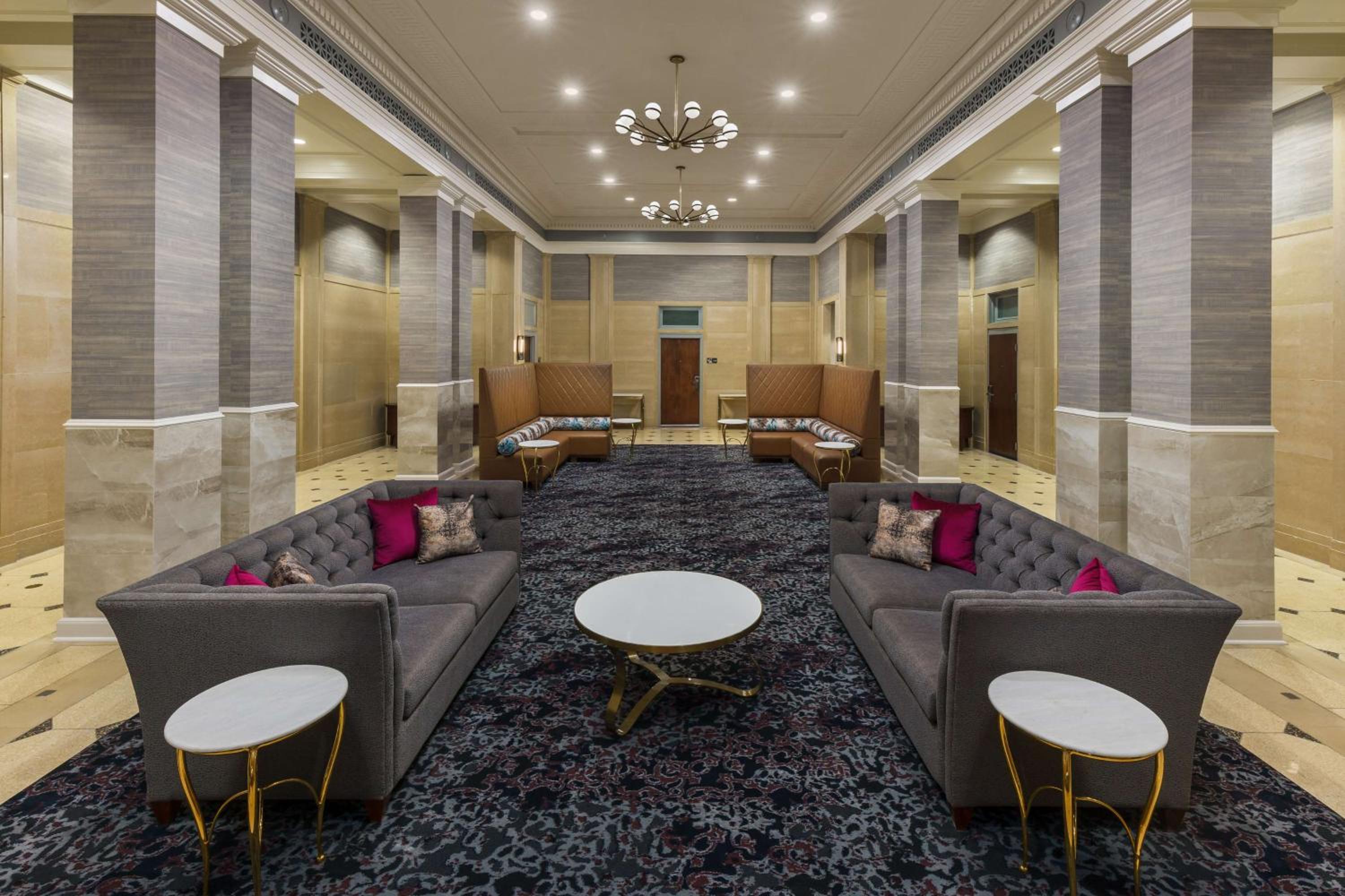 Hampton Inn Suites Baltimore Inner Harbor - Property Image 15