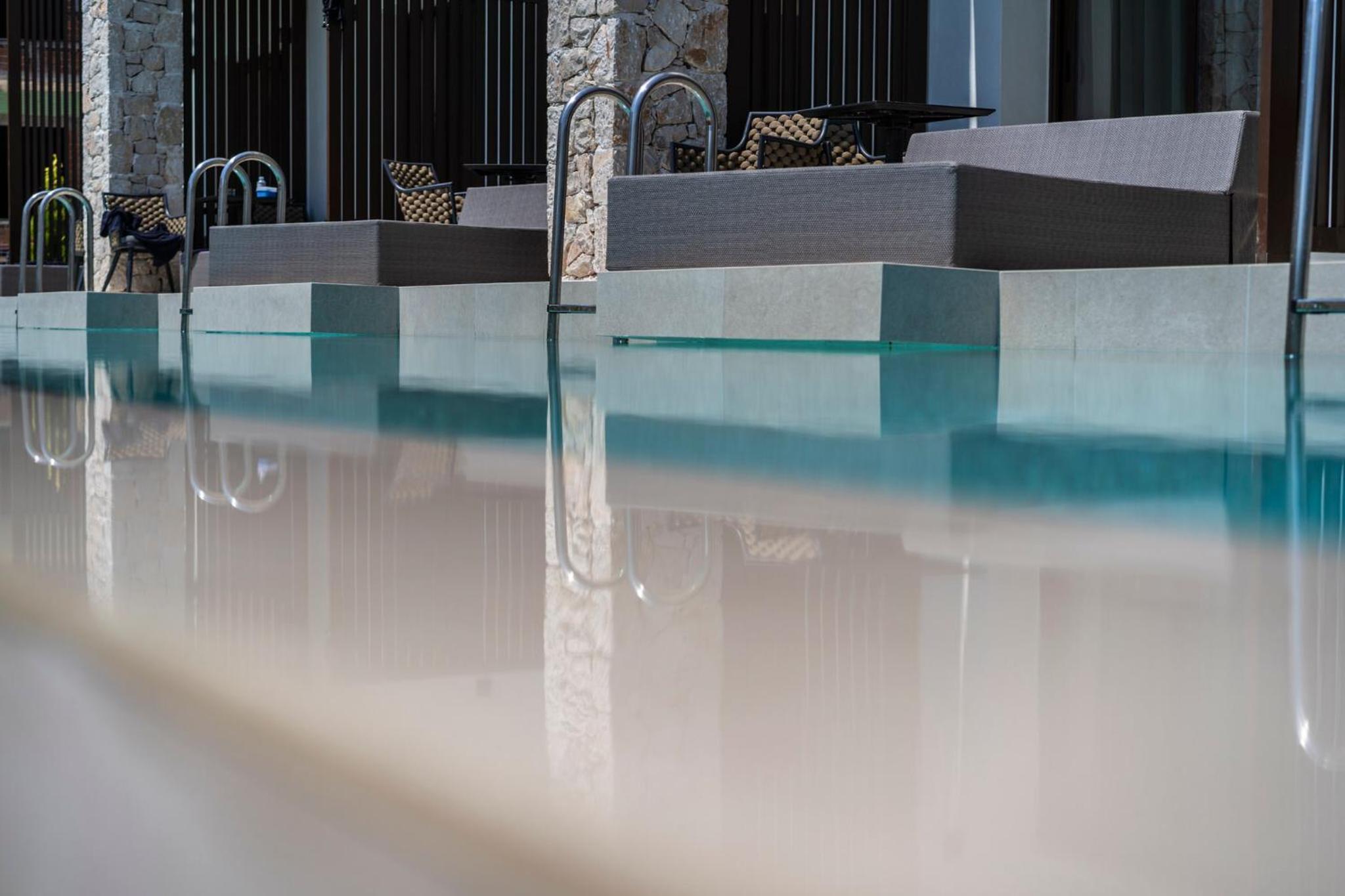 LAN-GO SIVOTA Luxury Living view 4