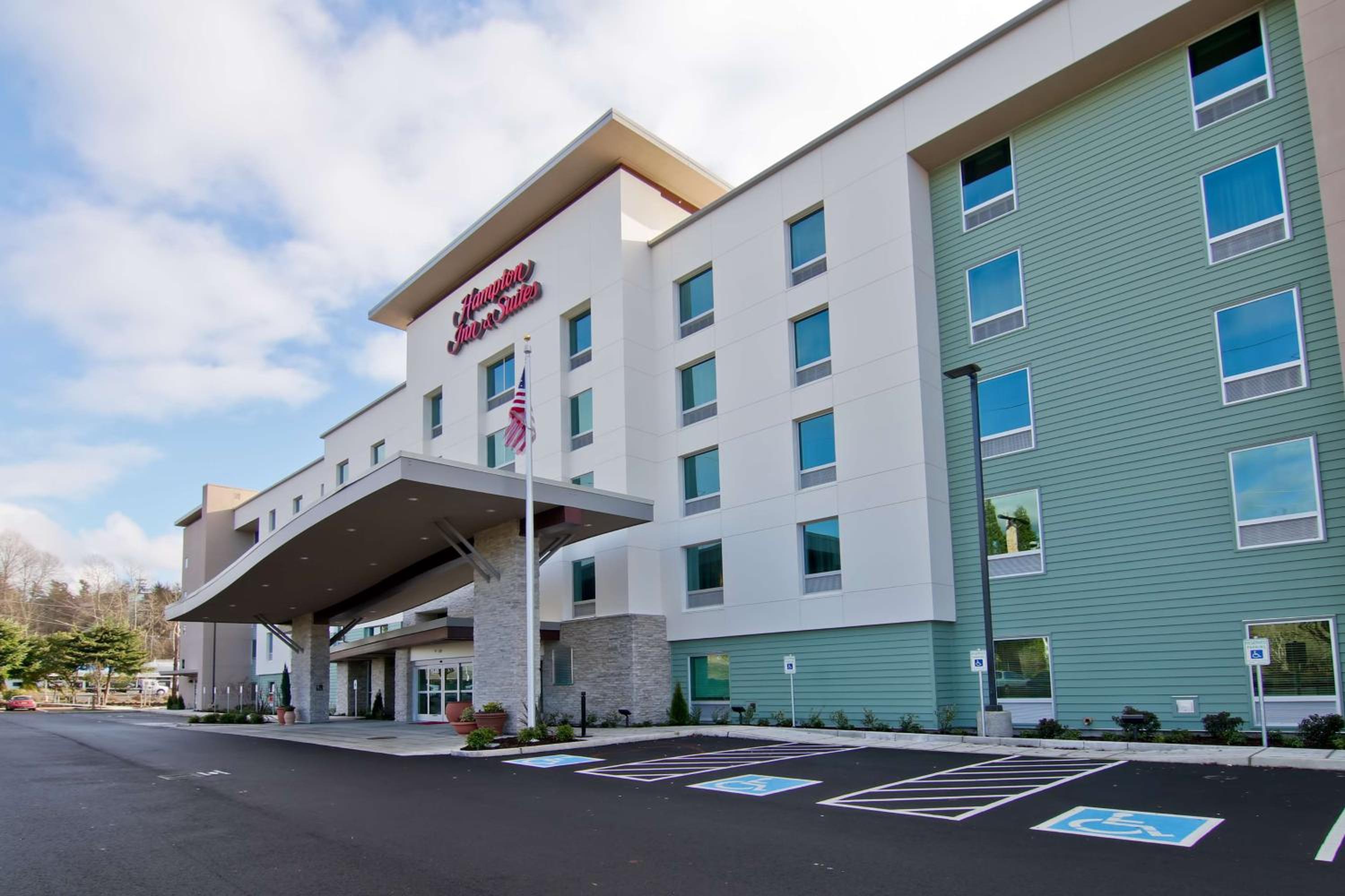 Seattle Vacations - Hampton Inn  Suites Bellevue Downtown/Seattle - Property Image 1
