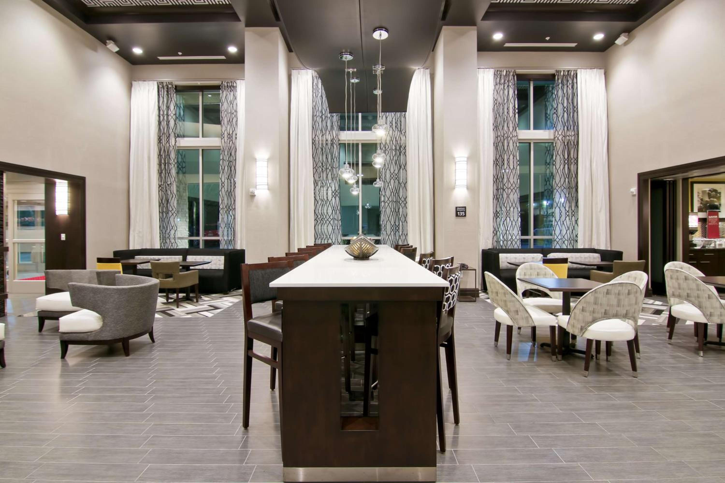 Seattle Vacations - Hampton Inn  Suites Bellevue Downtown/Seattle - Property Image 3
