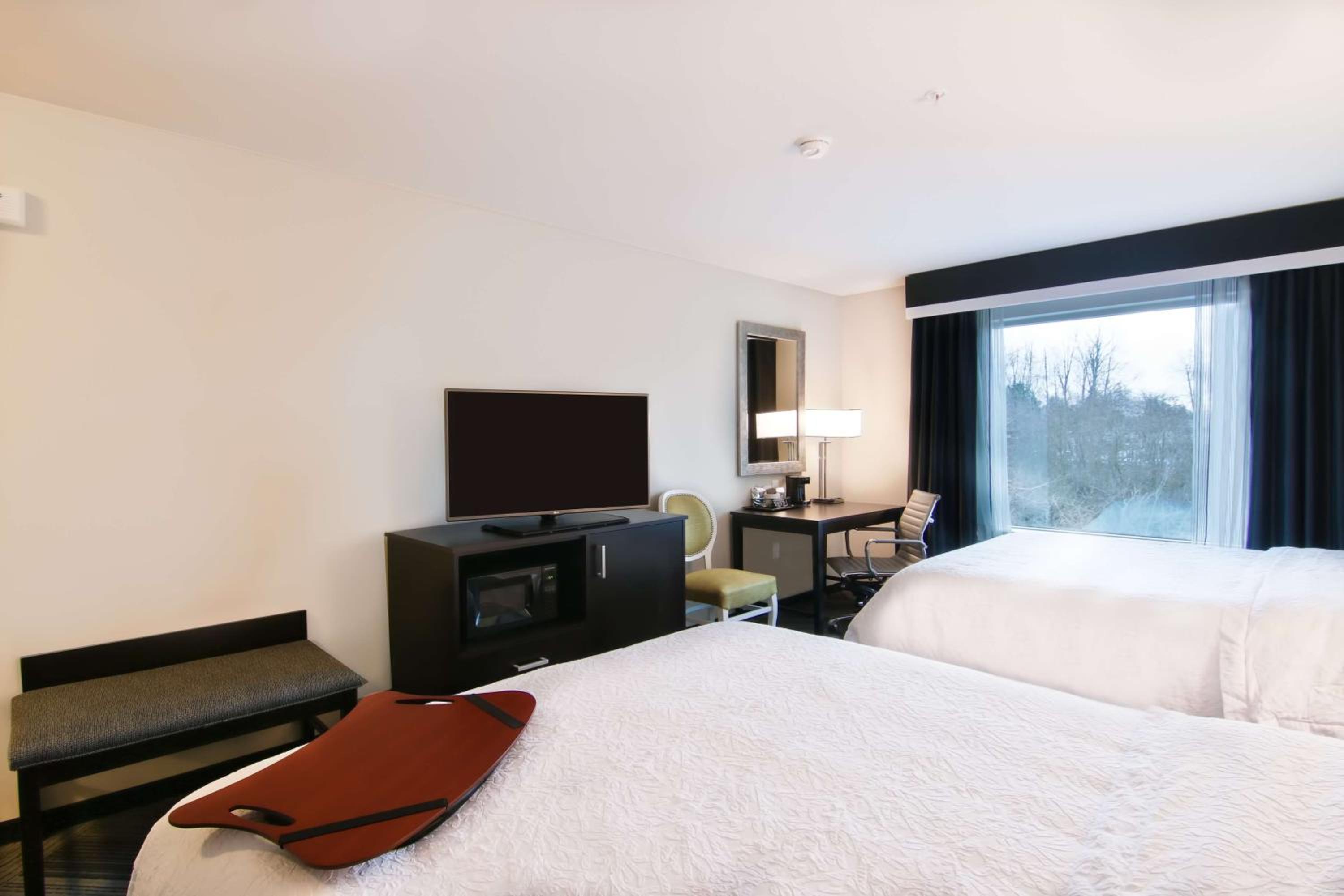 Hampton Inn  Suites Bellevue Downtown/Seattle - Property Image 2