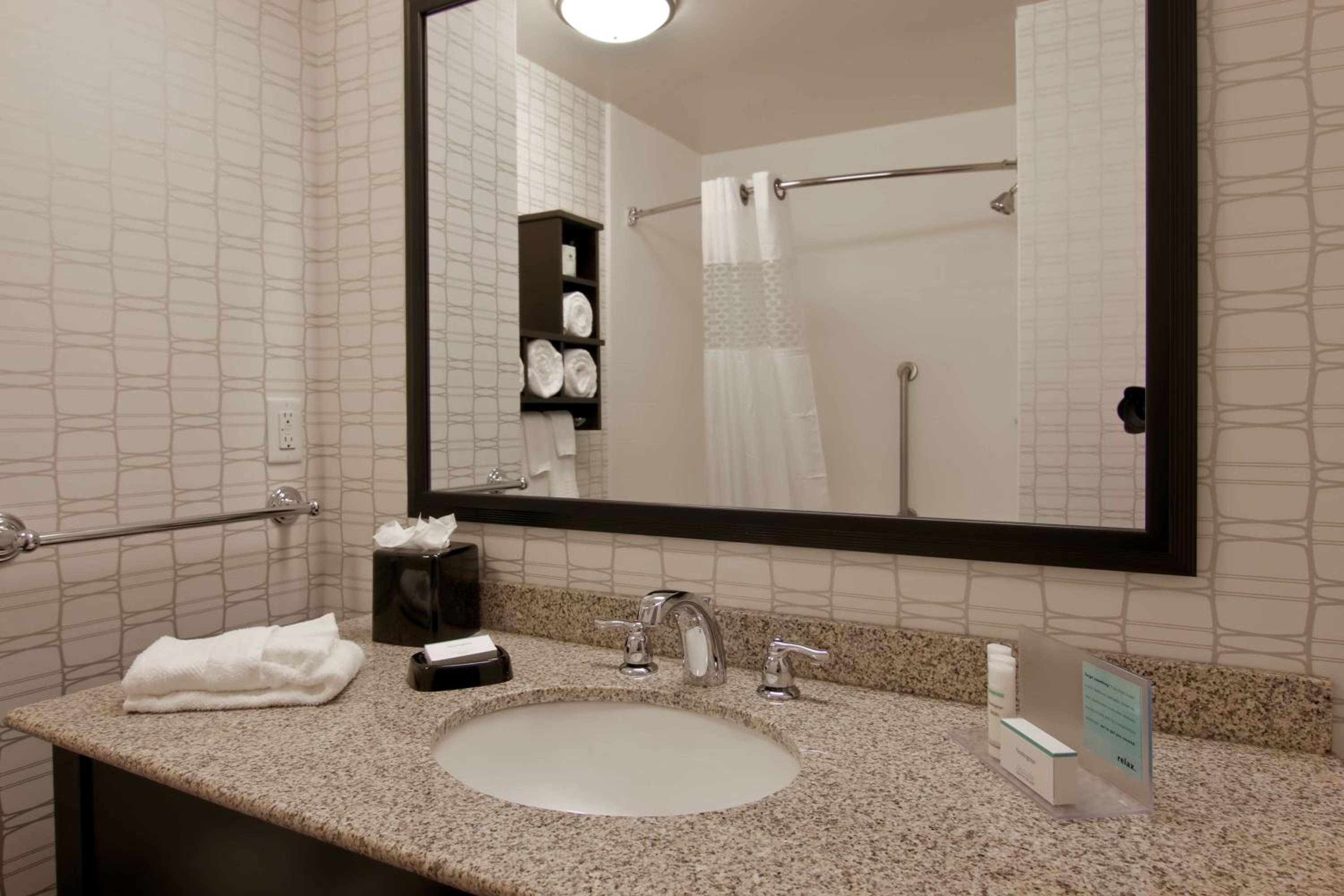 Hampton Inn  Suites Bellevue Downtown/Seattle - Property Image 1