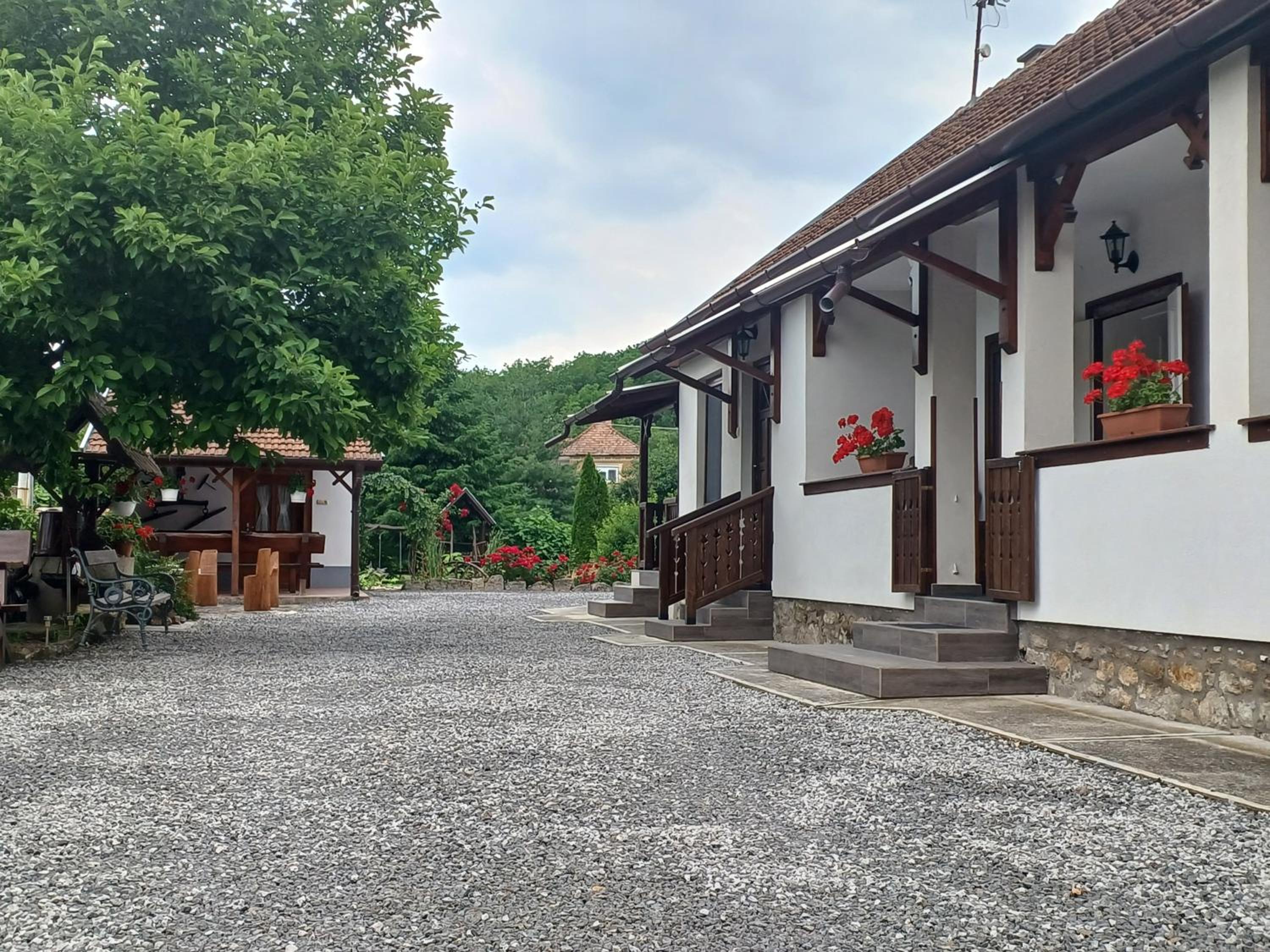 Kazsimér Vendégház view 5