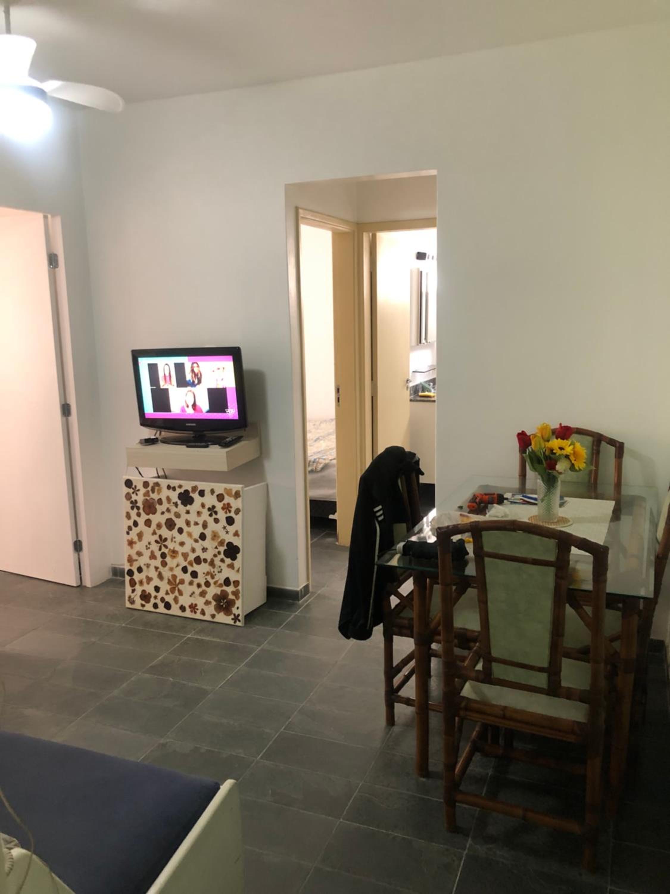 Apartamento à 150m na Praia da Pitangueiras em local Nobre