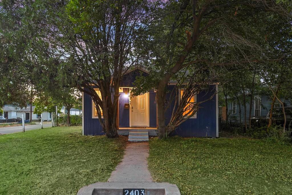 Cowboy Royal Blue Star House 2 mi to Fair Park