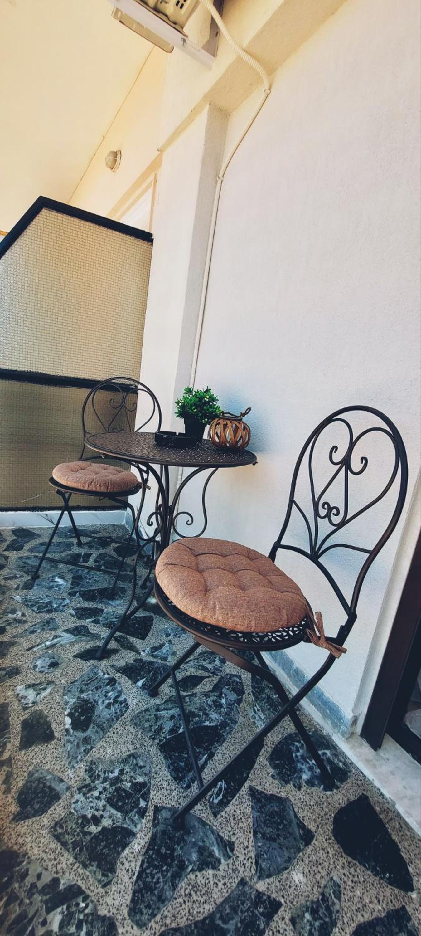 Black Flox AparTment