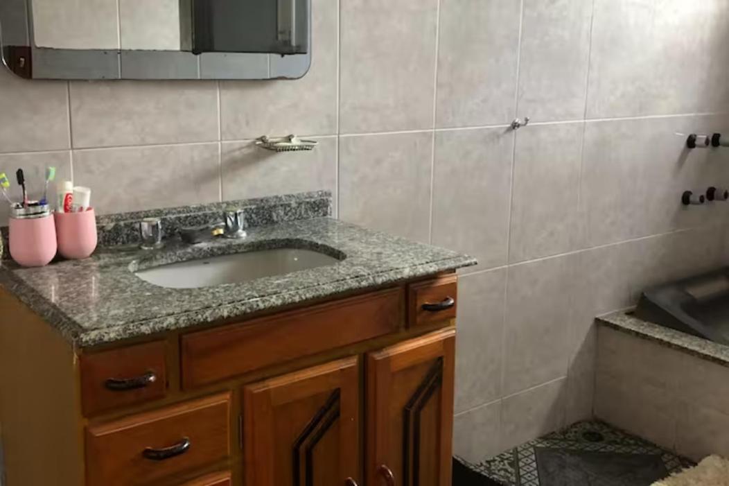 Casa de campo com piscina, mesa de bilhar e 3 quartos