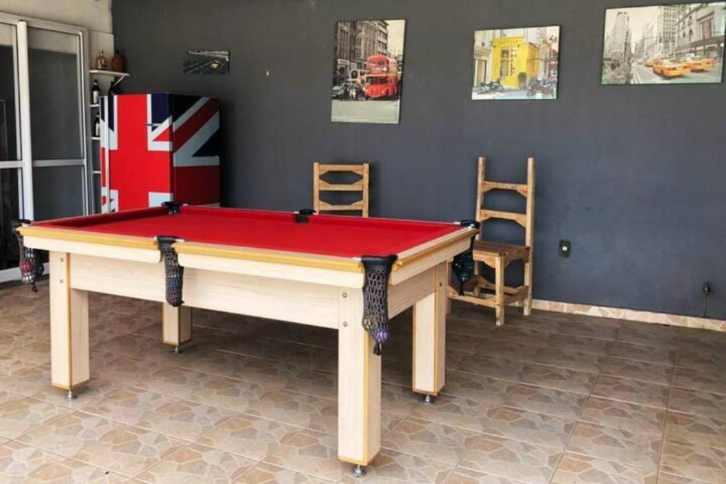 Casa de campo com piscina, mesa de bilhar e 3 quartos