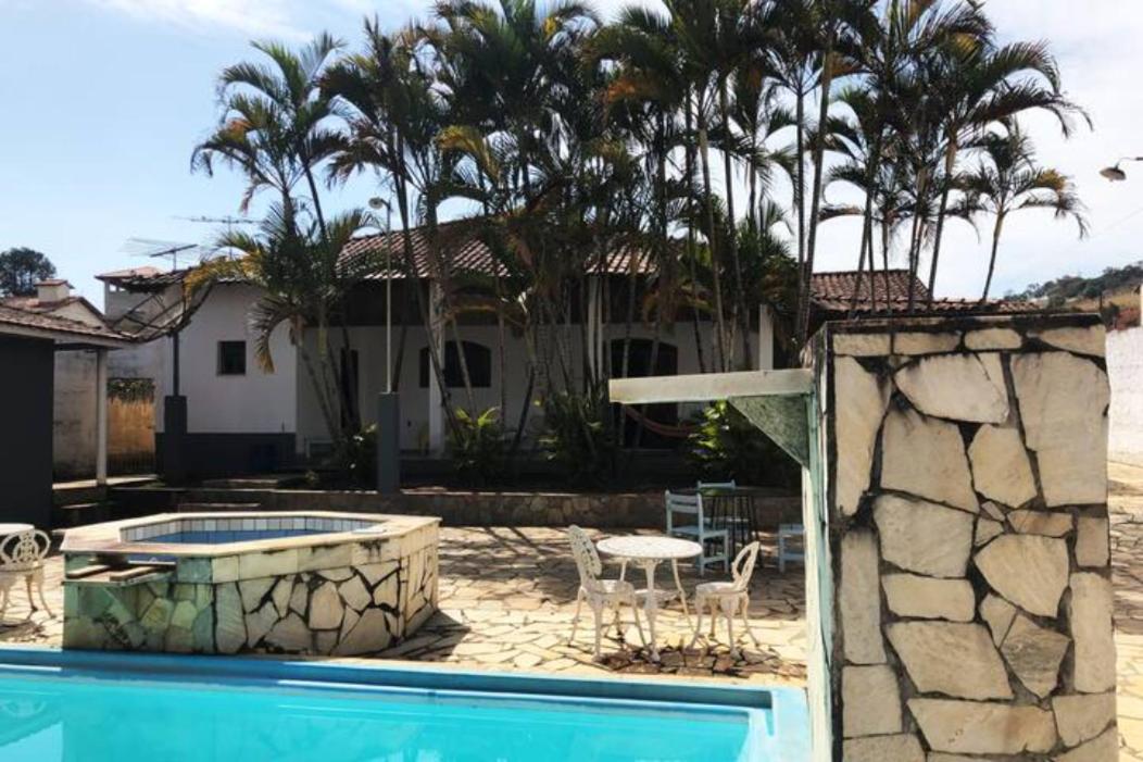 Casa de campo com piscina, mesa de bilhar e 3 quartos