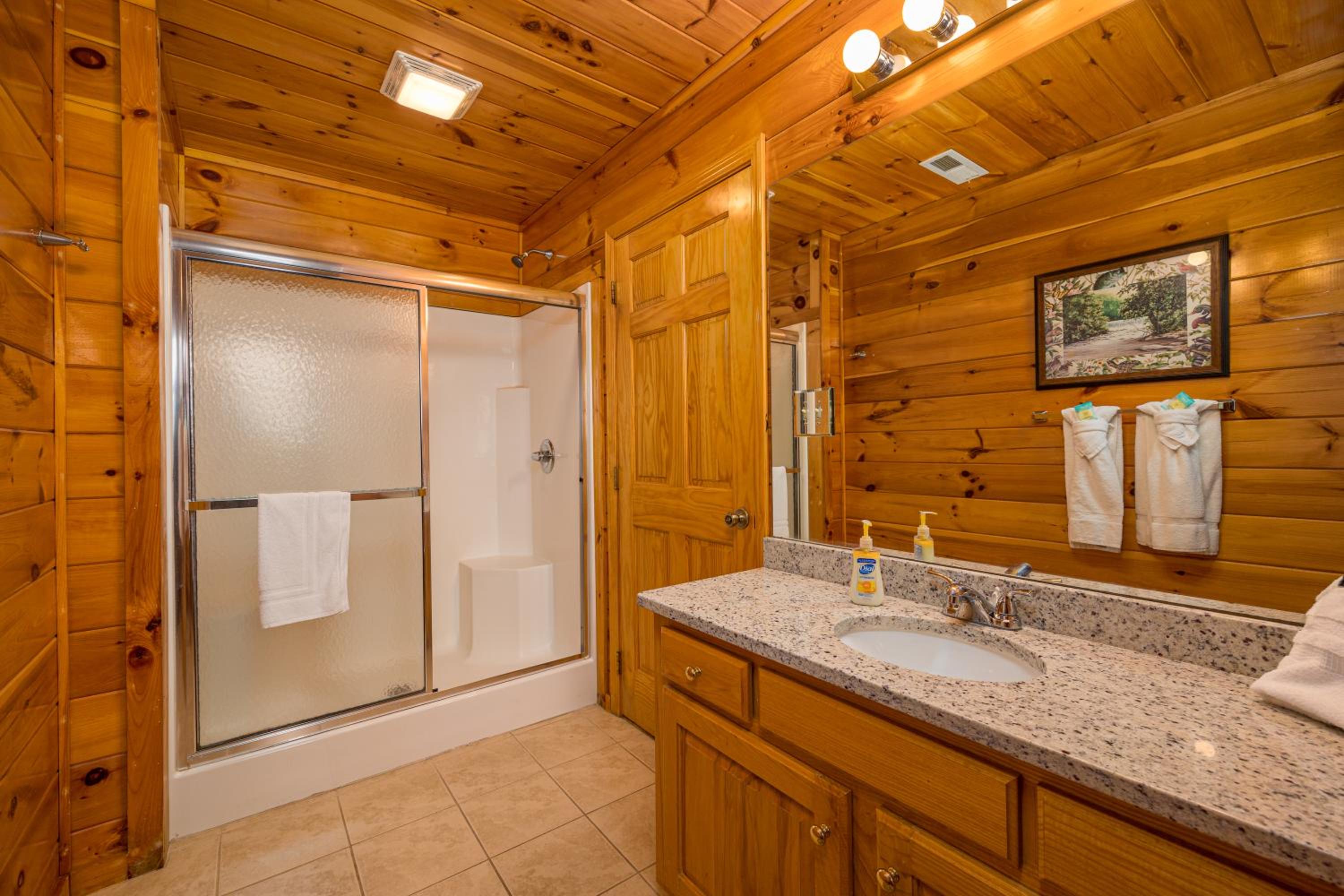 Luxurious 6BR Smoky Mountain cabin with stunning views, game room, fire pit and hot tub, Wi-Fi