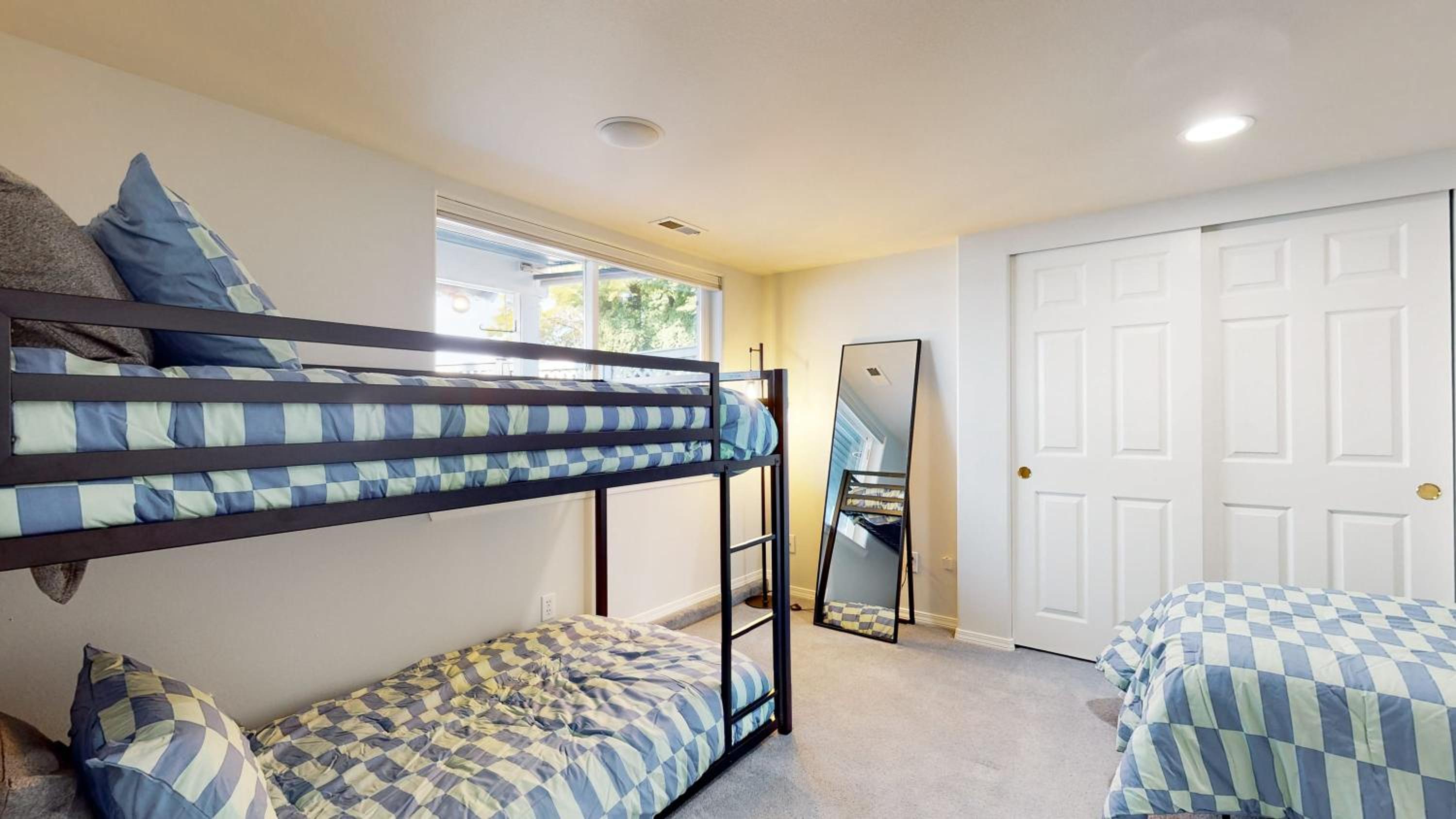 Paddle Boards Private Dock Sleeps 9