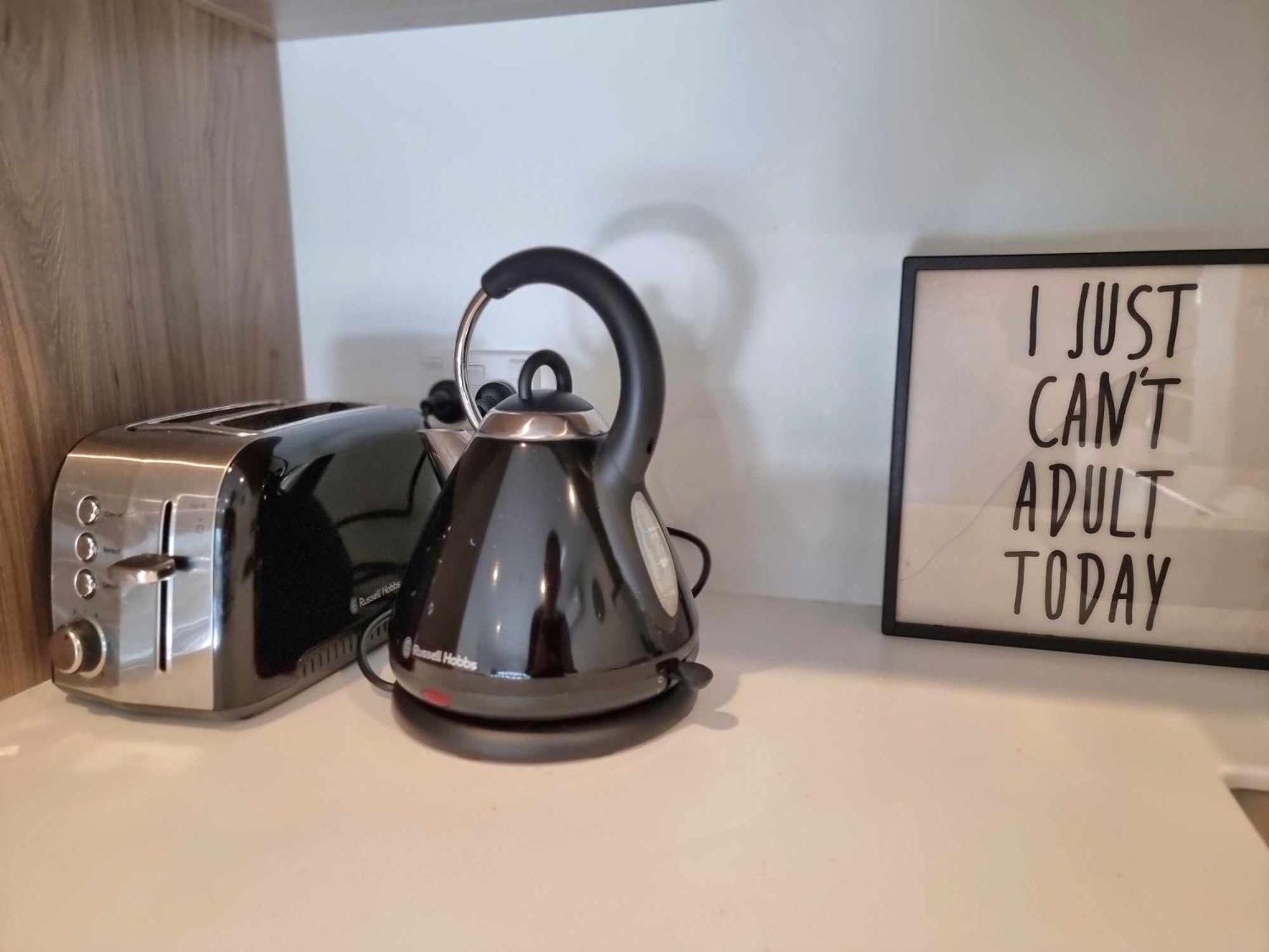 Modern 1 Bedroom Apartment across from Hagley Park view 4