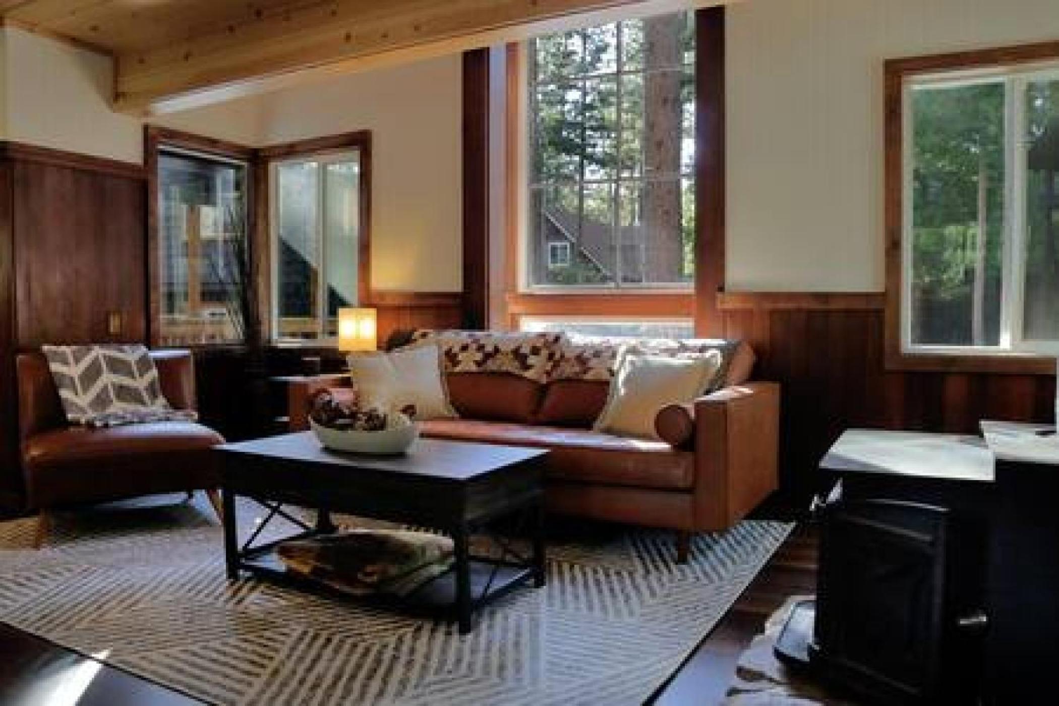 Hobbit House - Charming In Town view 3