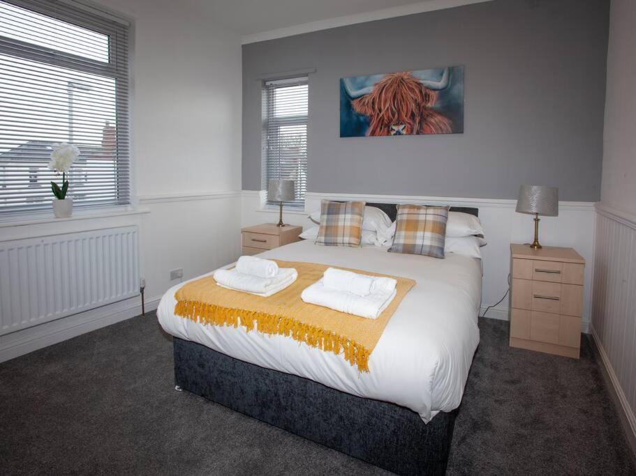 HR2 Bright Spacious Home with Parking - Haughton view 4