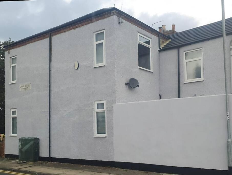 HR2 Bright Spacious Home with Parking - Haughton view 2