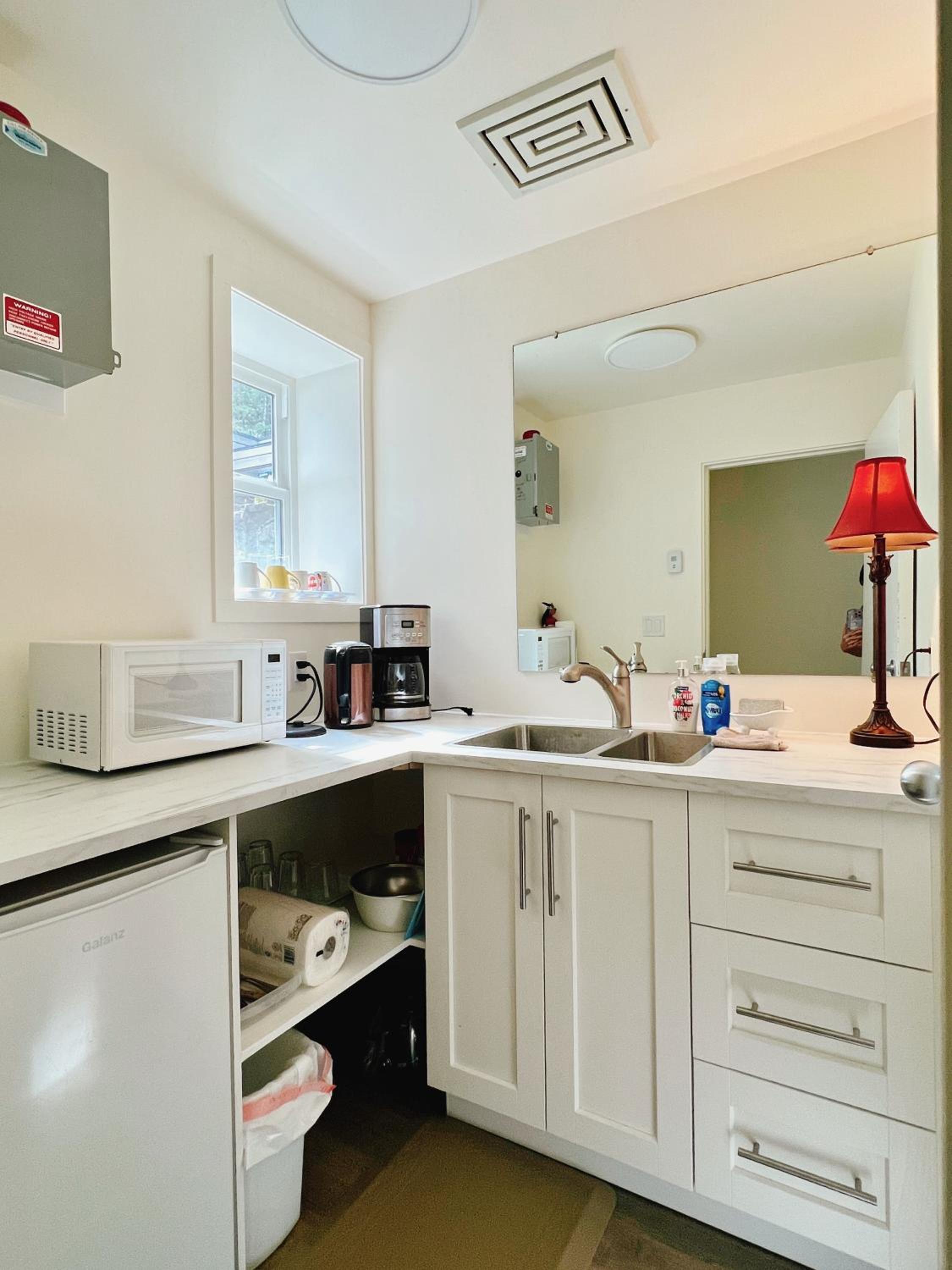 Waterfront Room2 with Private Bath near Marina