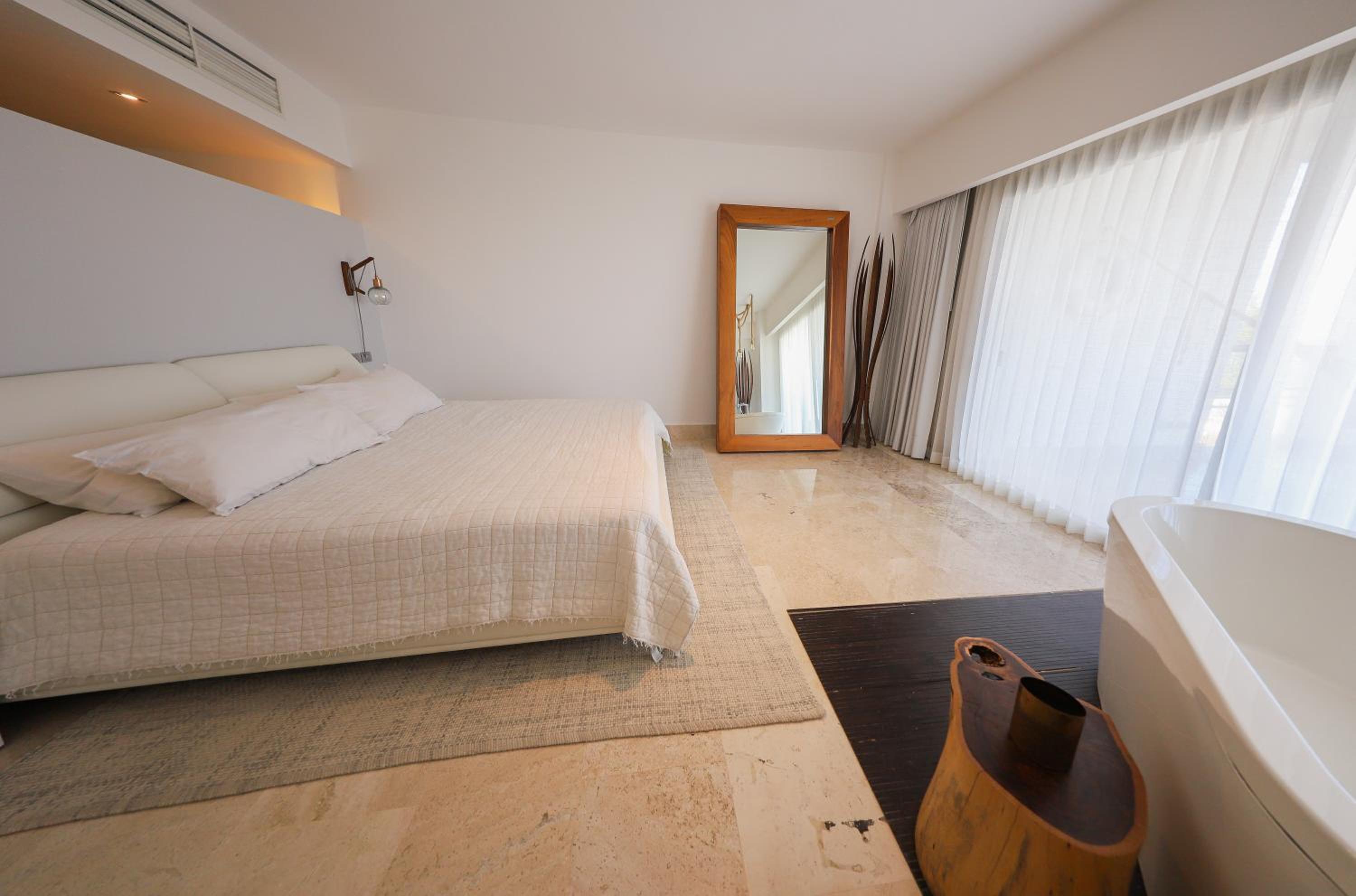 Beautiful apartment by the beach!