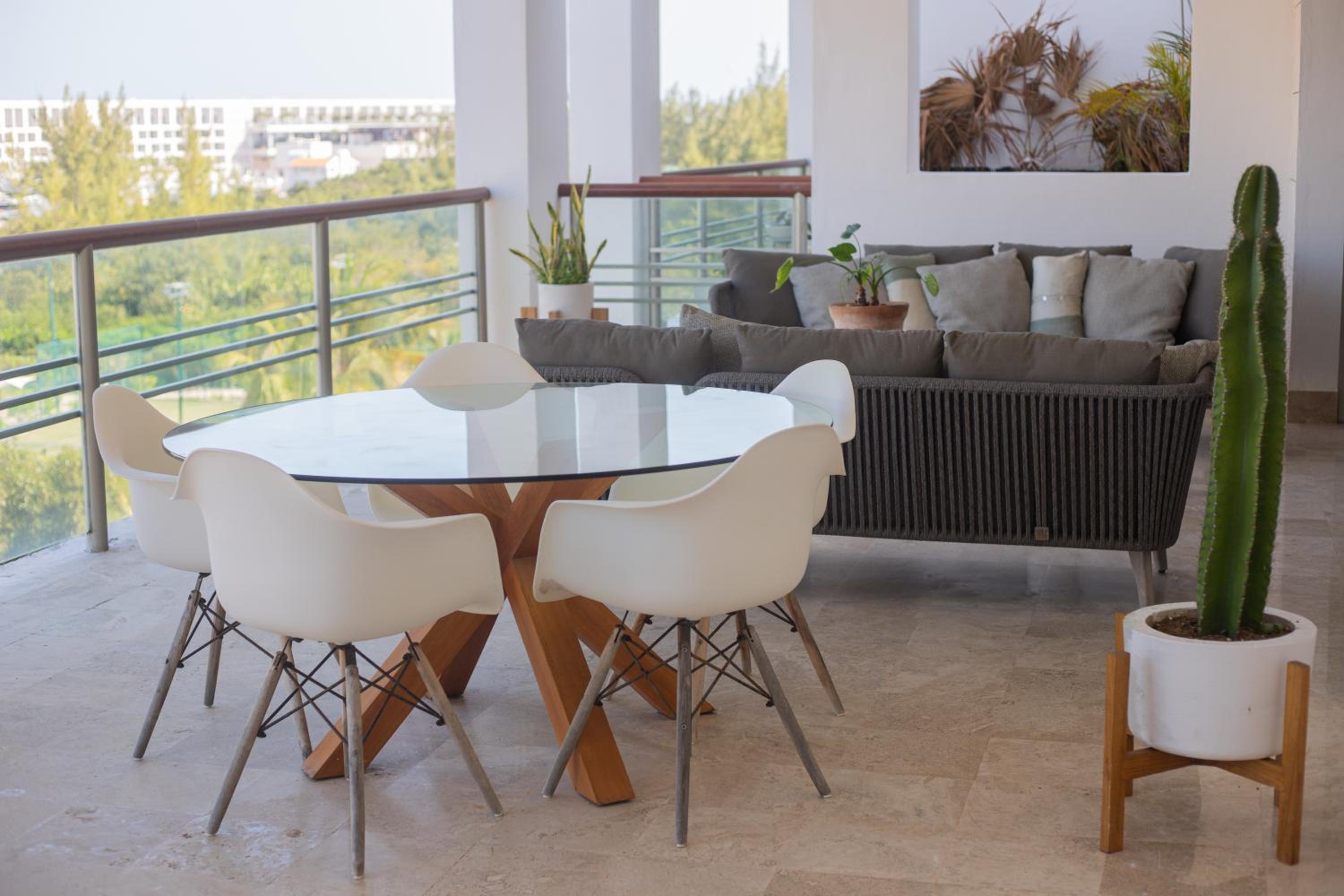 Beautiful apartment by the beach!