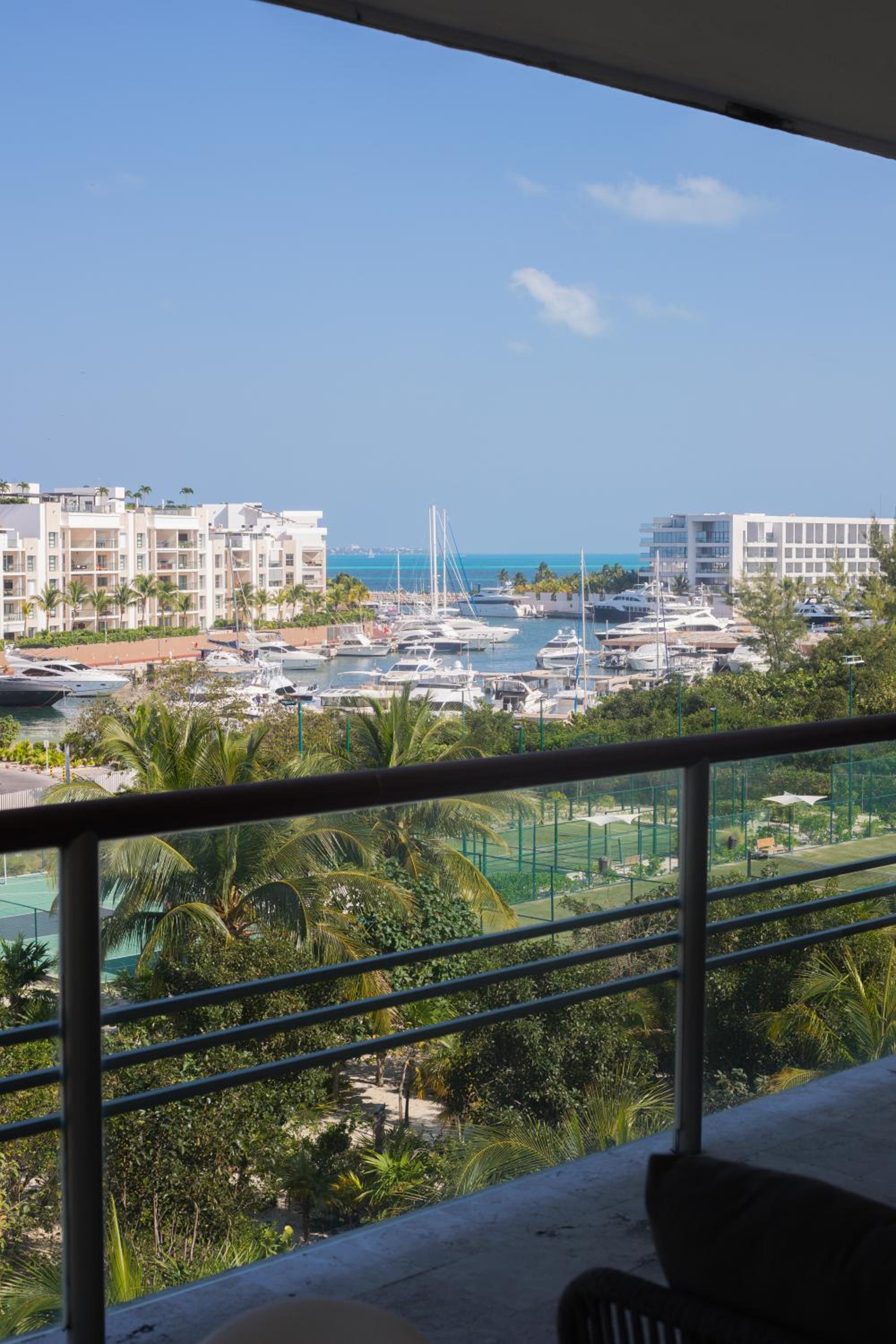 Beautiful apartment by the beach!